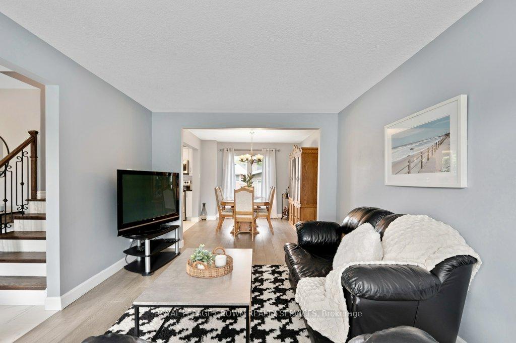 Photo 9 of 14 Pathfinder Crescent, Kitchener — HOMEH