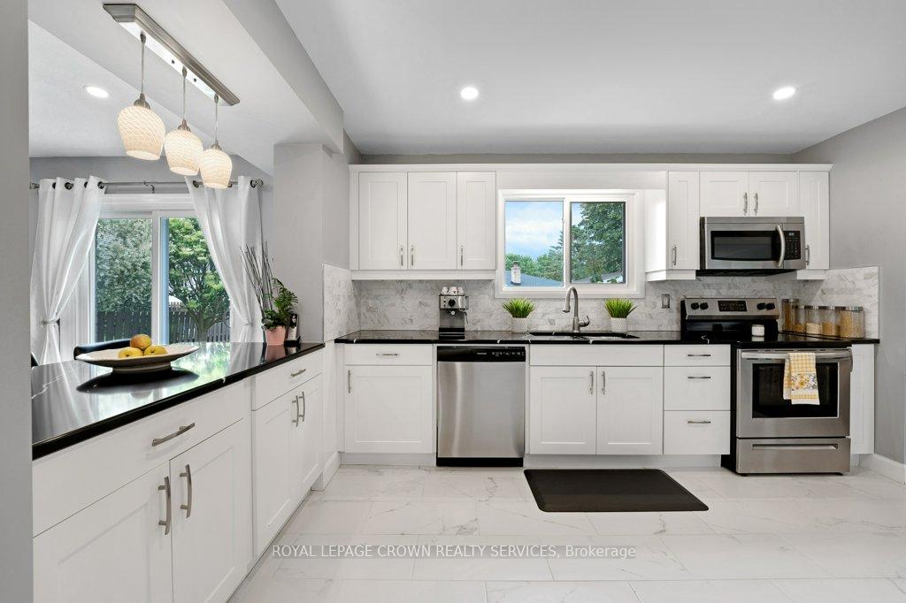 Photo 11 of 14 Pathfinder Crescent, Kitchener — HOMEH