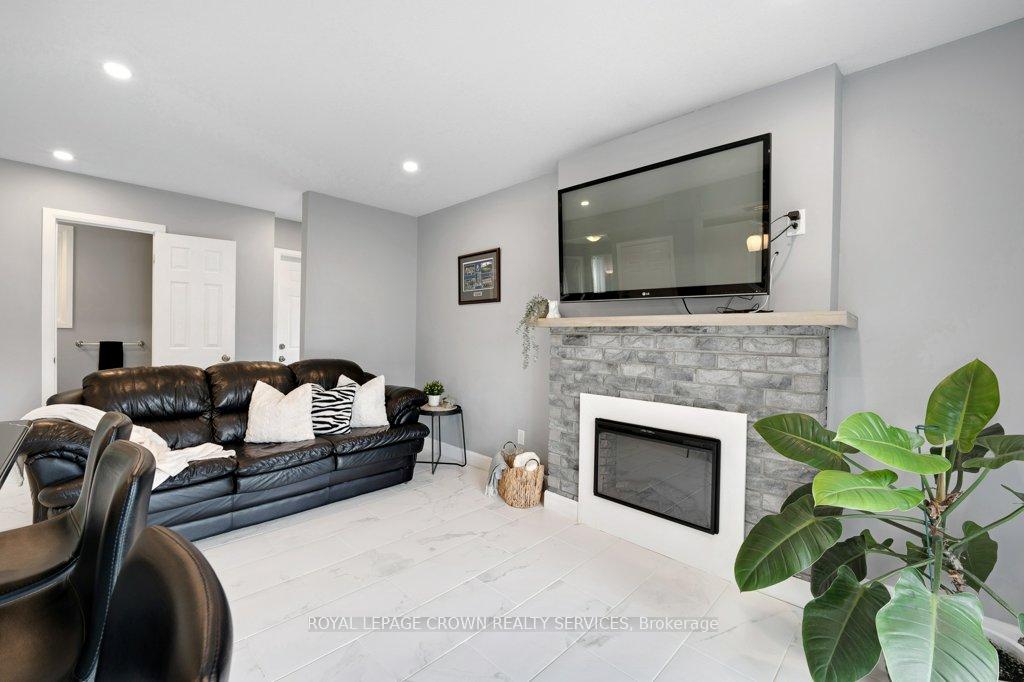 Photo 19 of 14 Pathfinder Crescent, Kitchener — HOMEH