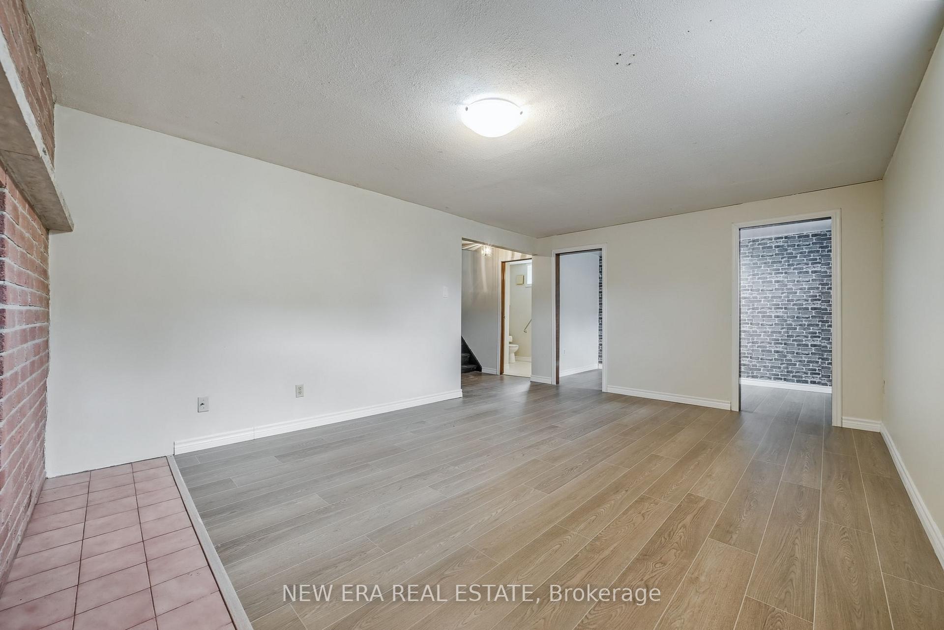 Photo 5 of 3 Envoy Boulevard, Hamilton, Stoney Creek — HOMEH