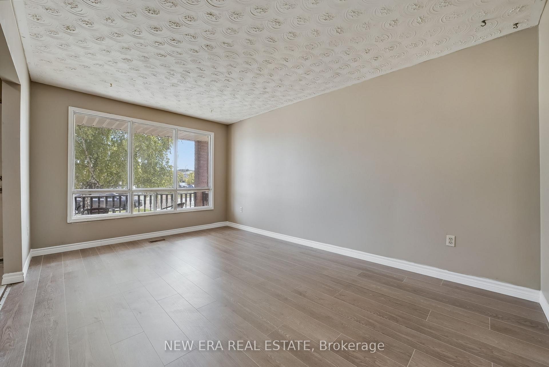 Photo 6 of 3 Envoy Boulevard, Hamilton, Stoney Creek — HOMEH