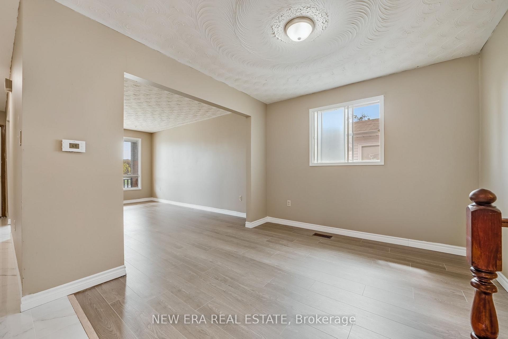 Photo 9 of 3 Envoy Boulevard, Hamilton, Stoney Creek — HOMEH