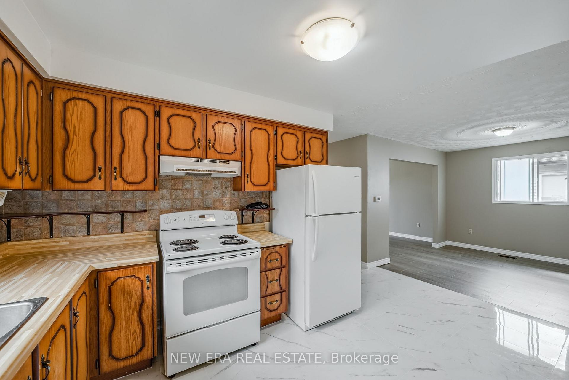 Photo 12 of 3 Envoy Boulevard, Hamilton, Stoney Creek — HOMEH