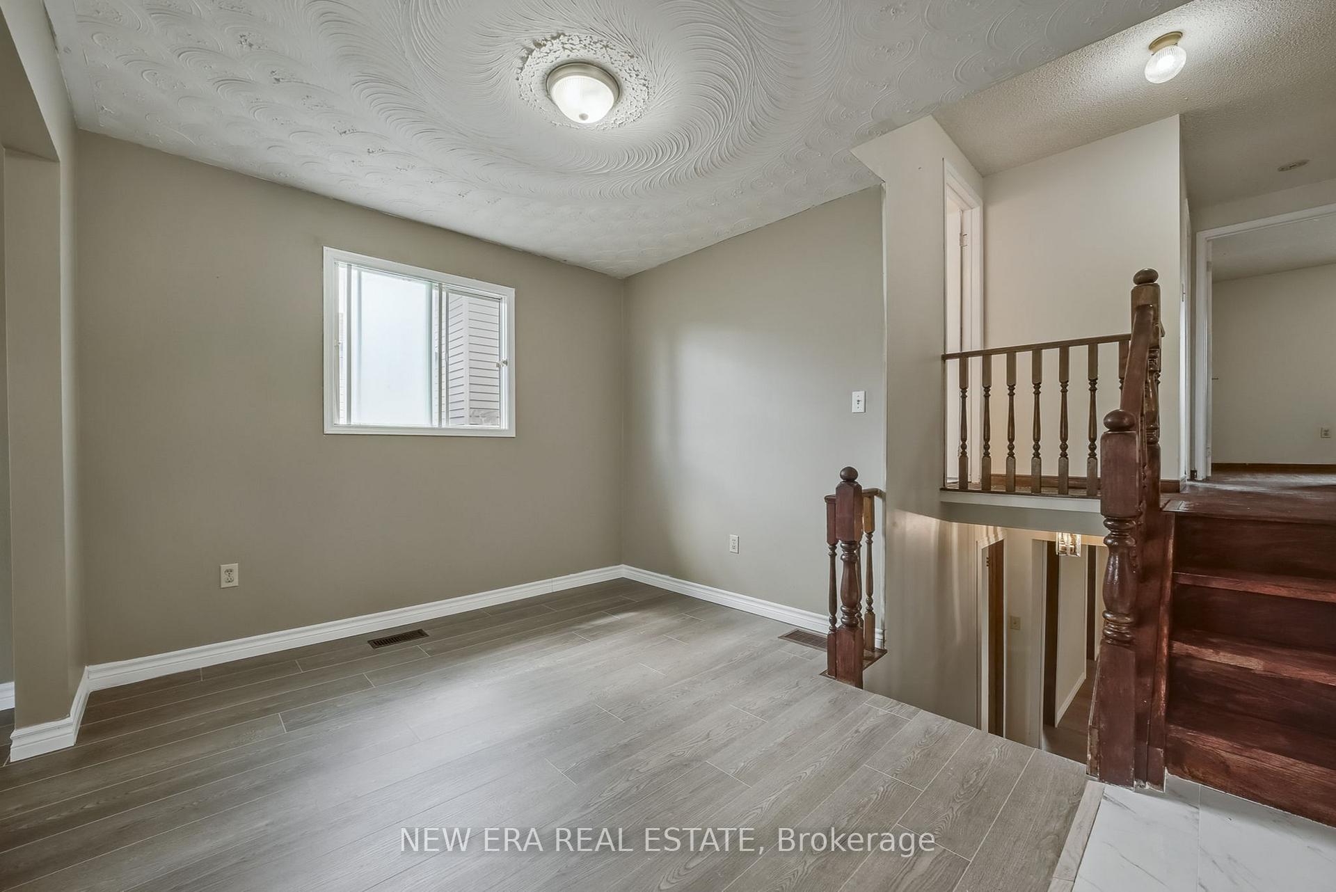 Photo 15 of 3 Envoy Boulevard, Hamilton, Stoney Creek — HOMEH