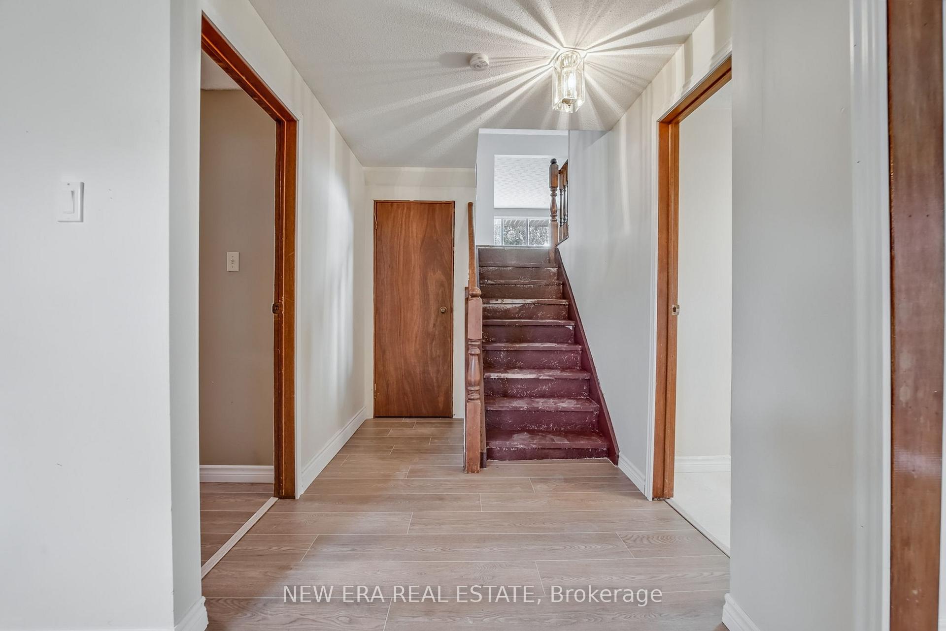Photo 21 of 3 Envoy Boulevard, Hamilton, Stoney Creek — HOMEH