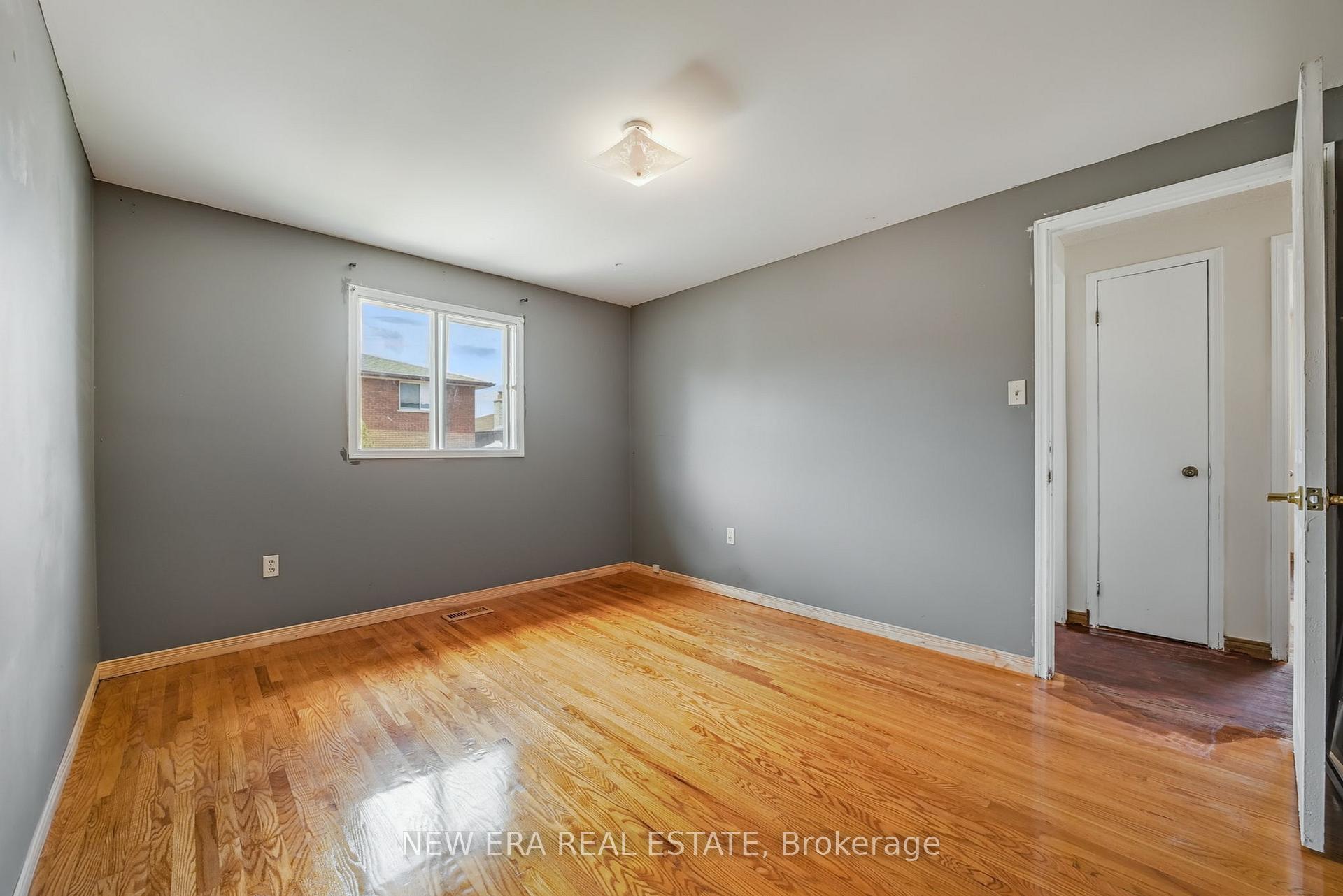 Photo 25 of 3 Envoy Boulevard, Hamilton, Stoney Creek — HOMEH