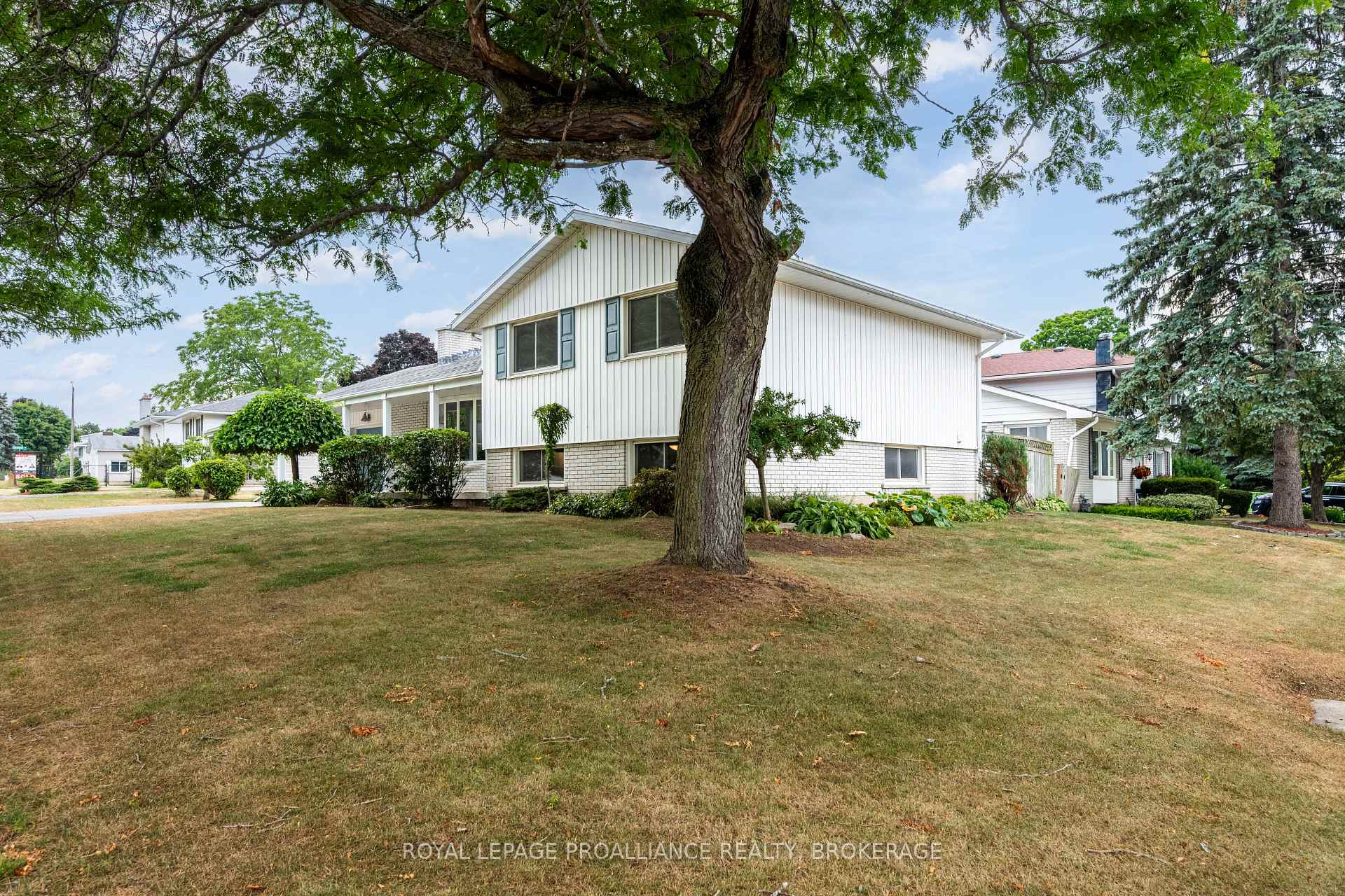 Photo 3 of 350 Norman Rogers Drive, Kingston, Central City West — HOMEH