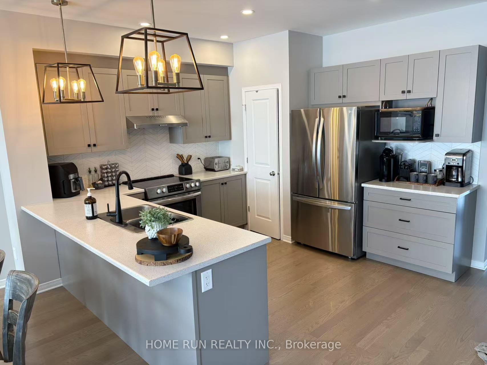 Photo 3 of 870 Paseana Place E, Ottawa, Kanata - Emerald Meadows/Trailwest — HOMEH