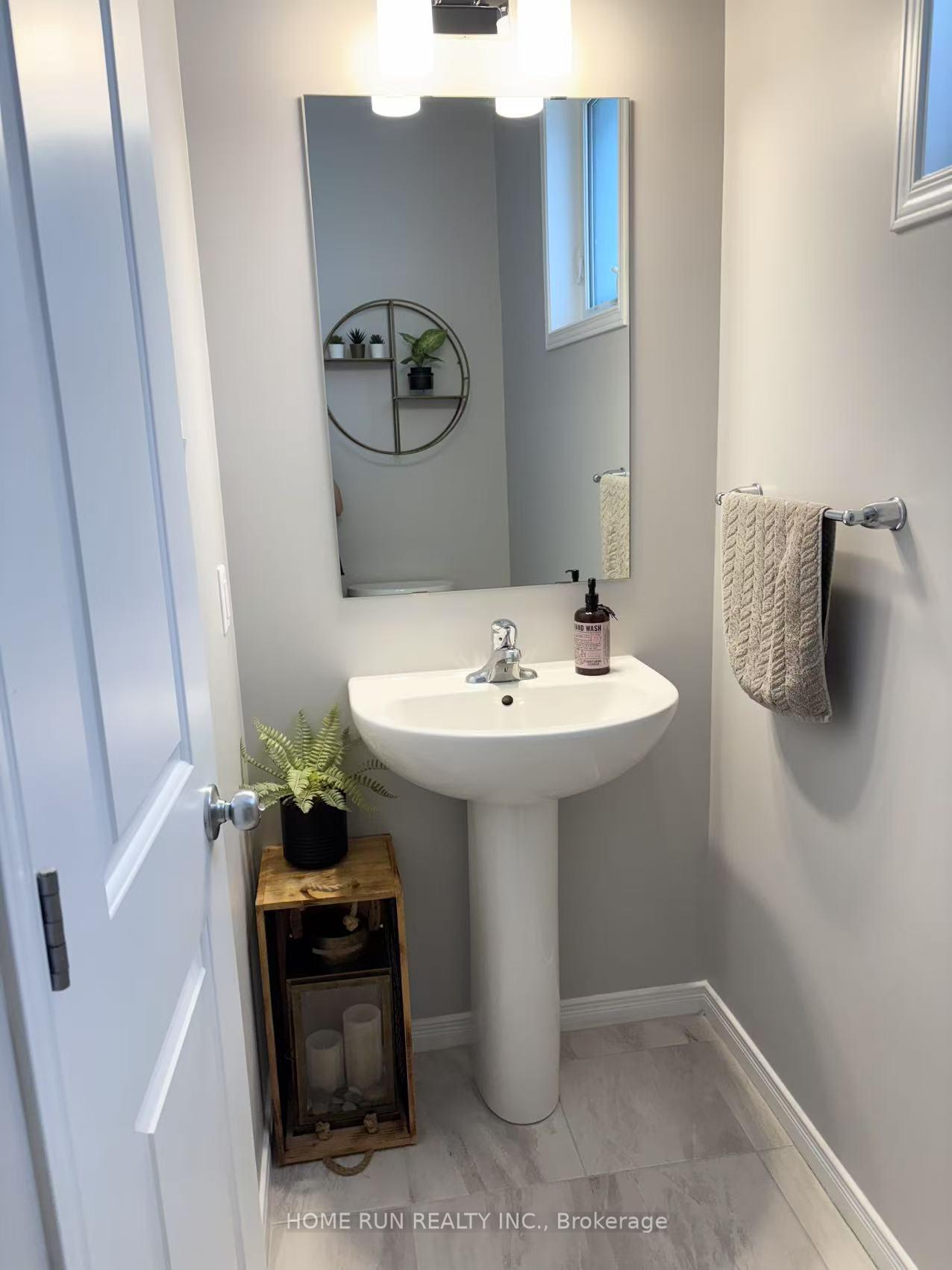 Photo 5 of 870 Paseana Place E, Ottawa, Kanata - Emerald Meadows/Trailwest — HOMEH