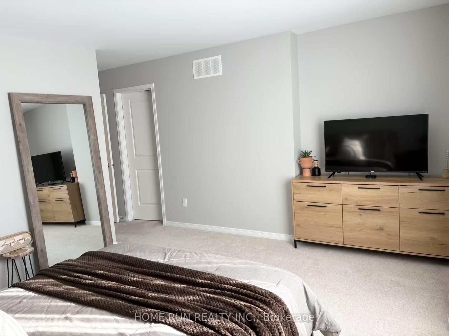 Photo 10 of 870 Paseana Place E, Ottawa, Kanata - Emerald Meadows/Trailwest — HOMEH