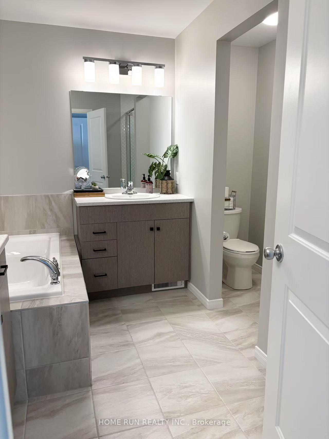 Photo 11 of 870 Paseana Place E, Ottawa, Kanata - Emerald Meadows/Trailwest — HOMEH