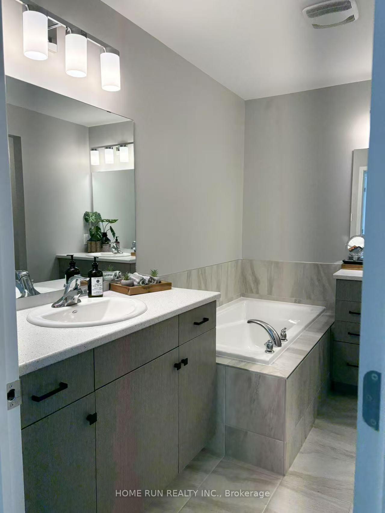 Photo 12 of 870 Paseana Place E, Ottawa, Kanata - Emerald Meadows/Trailwest — HOMEH