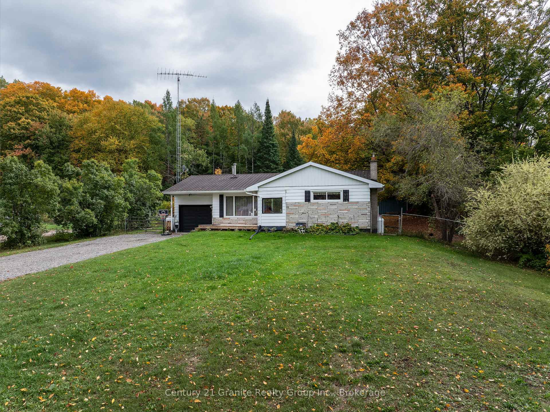 Photo 2 of 1229 Spring Valley Road, Minden Hills, Lutterworth — HOMEH