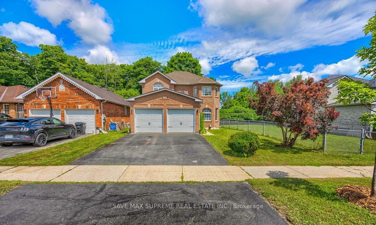 Front of 1046 Leslie Drive N