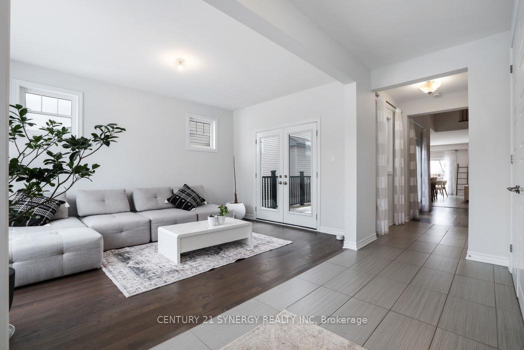 Photo 2 of 110 Westphalian Avenue, Ottawa, Kanata - Emerald Meadows/Trailwest — HOMEH