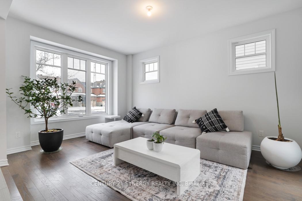 Photo 3 of 110 Westphalian Avenue, Ottawa, Kanata - Emerald Meadows/Trailwest — HOMEH