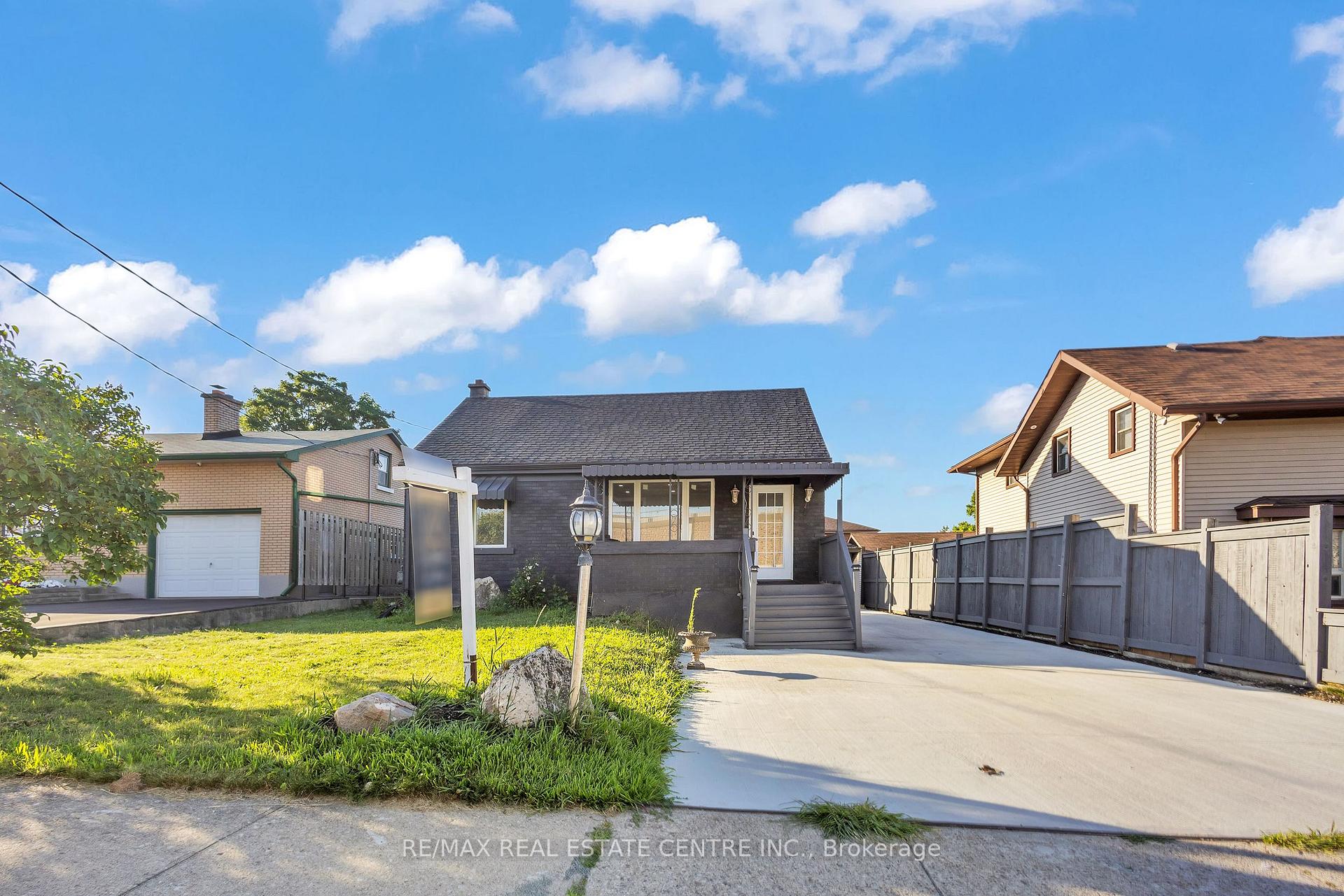 Photo 4 of 84 Avalon Place, Kitchener — HOMEH