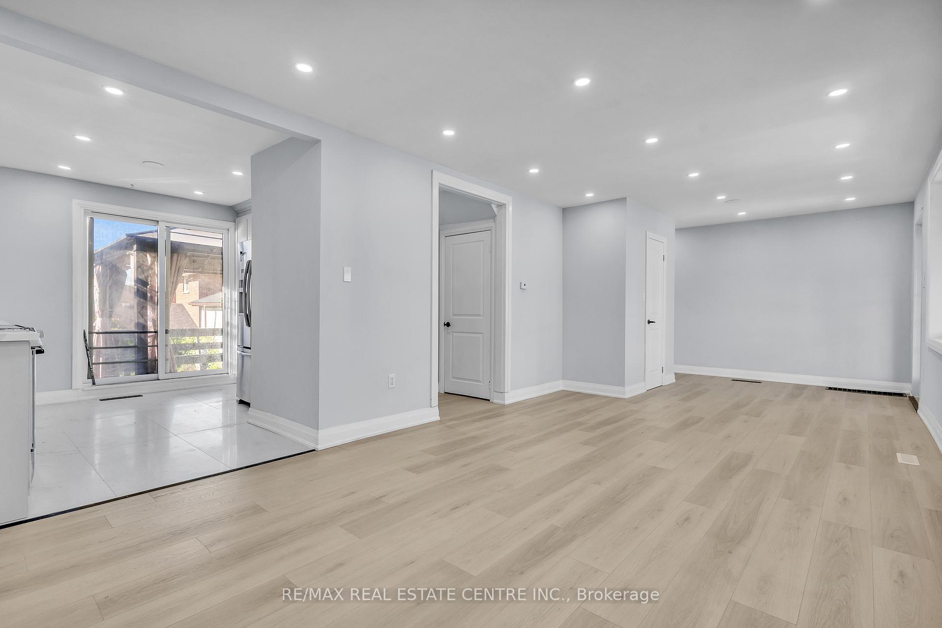 Photo 10 of 84 Avalon Place, Kitchener — HOMEH