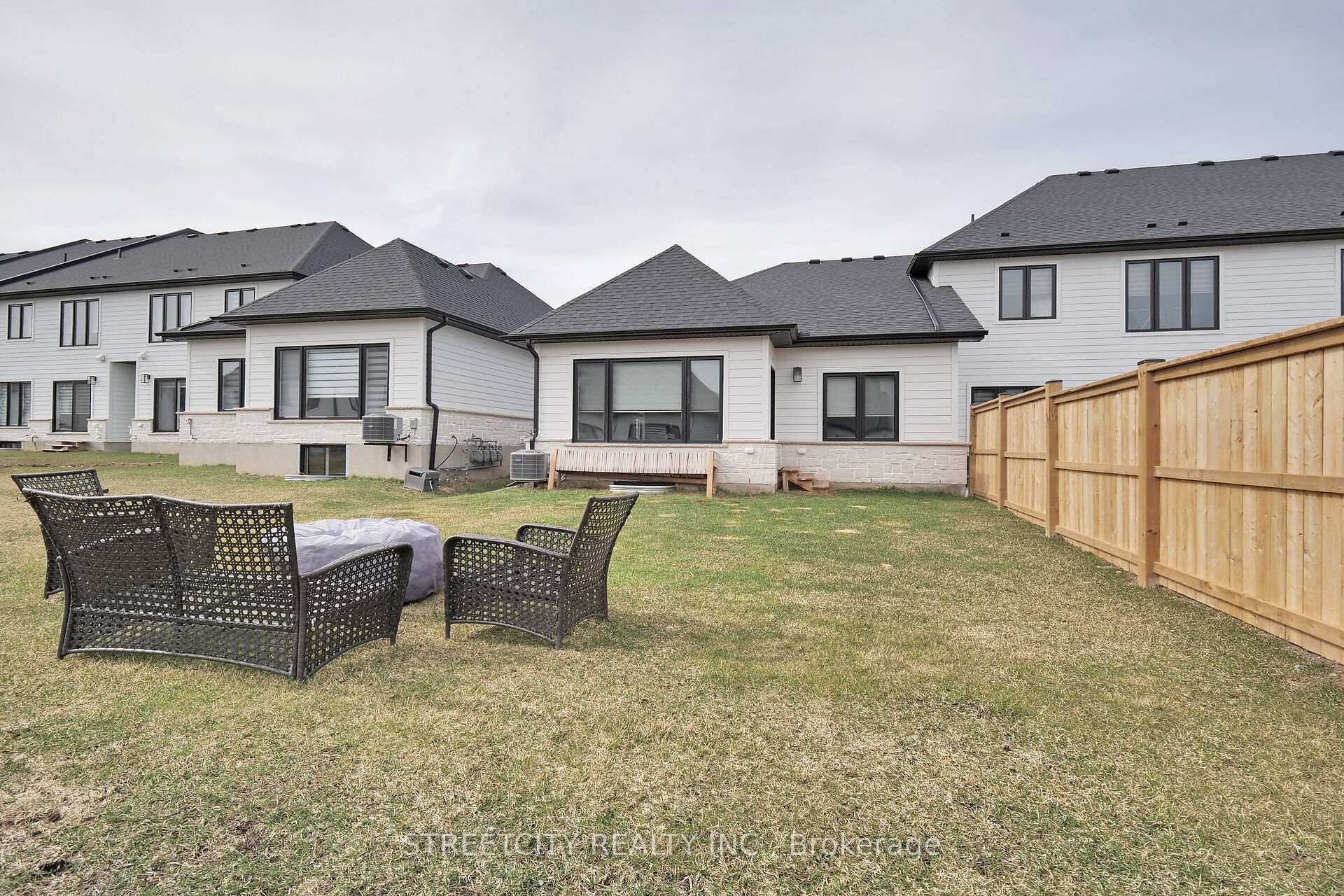 Photo 31 of 120 Doan Drive E, Middlesex Centre, Rural Middlesex Centre — HOMEH