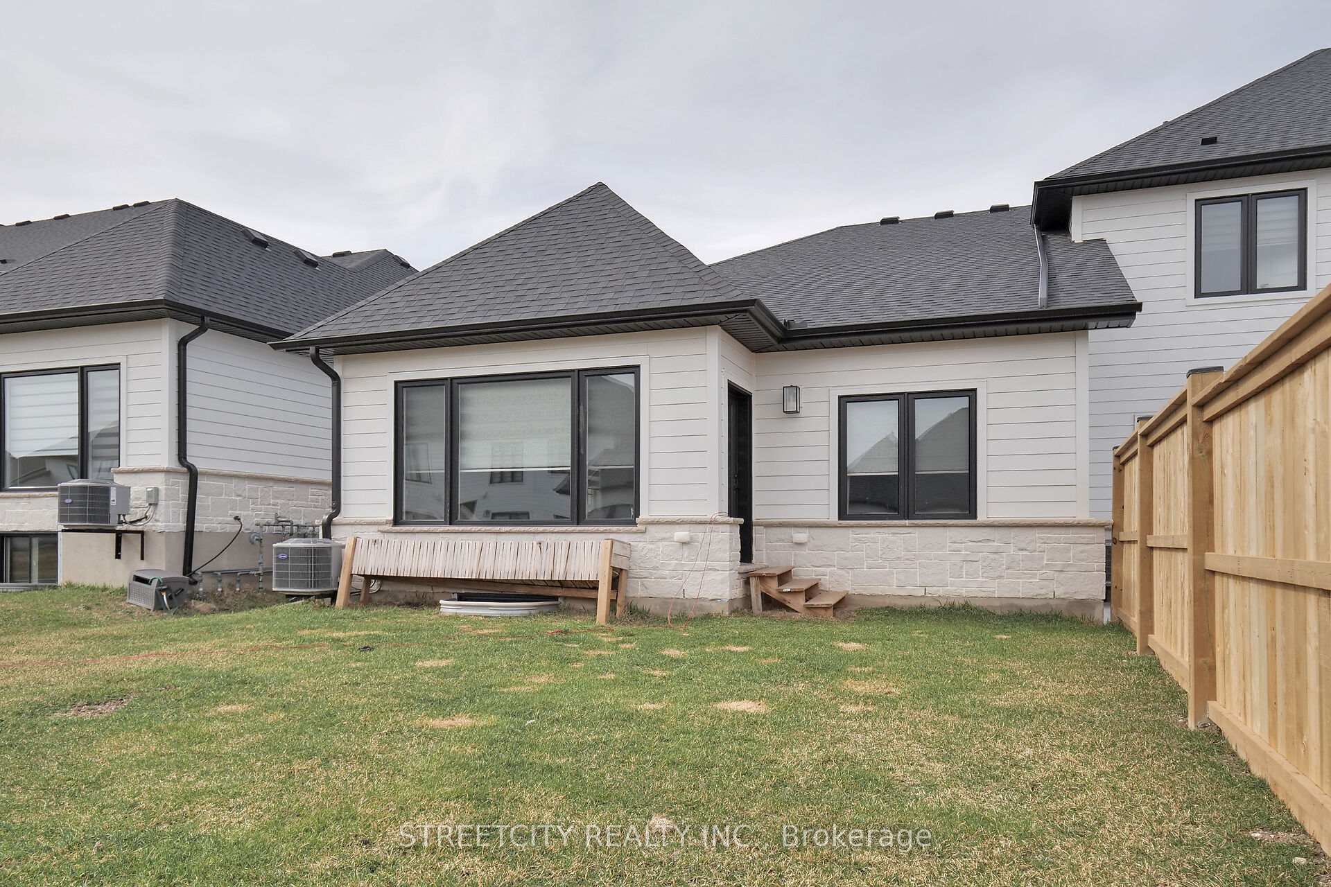 Photo 32 of 120 Doan Drive E, Middlesex Centre, Rural Middlesex Centre — HOMEH