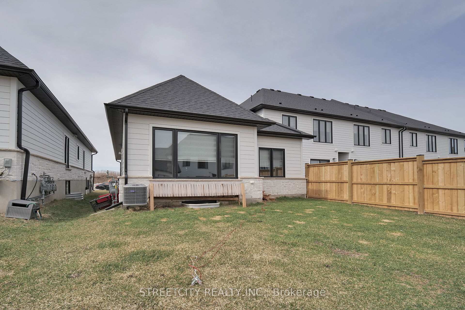 Photo 34 of 120 Doan Drive E, Middlesex Centre, Rural Middlesex Centre — HOMEH
