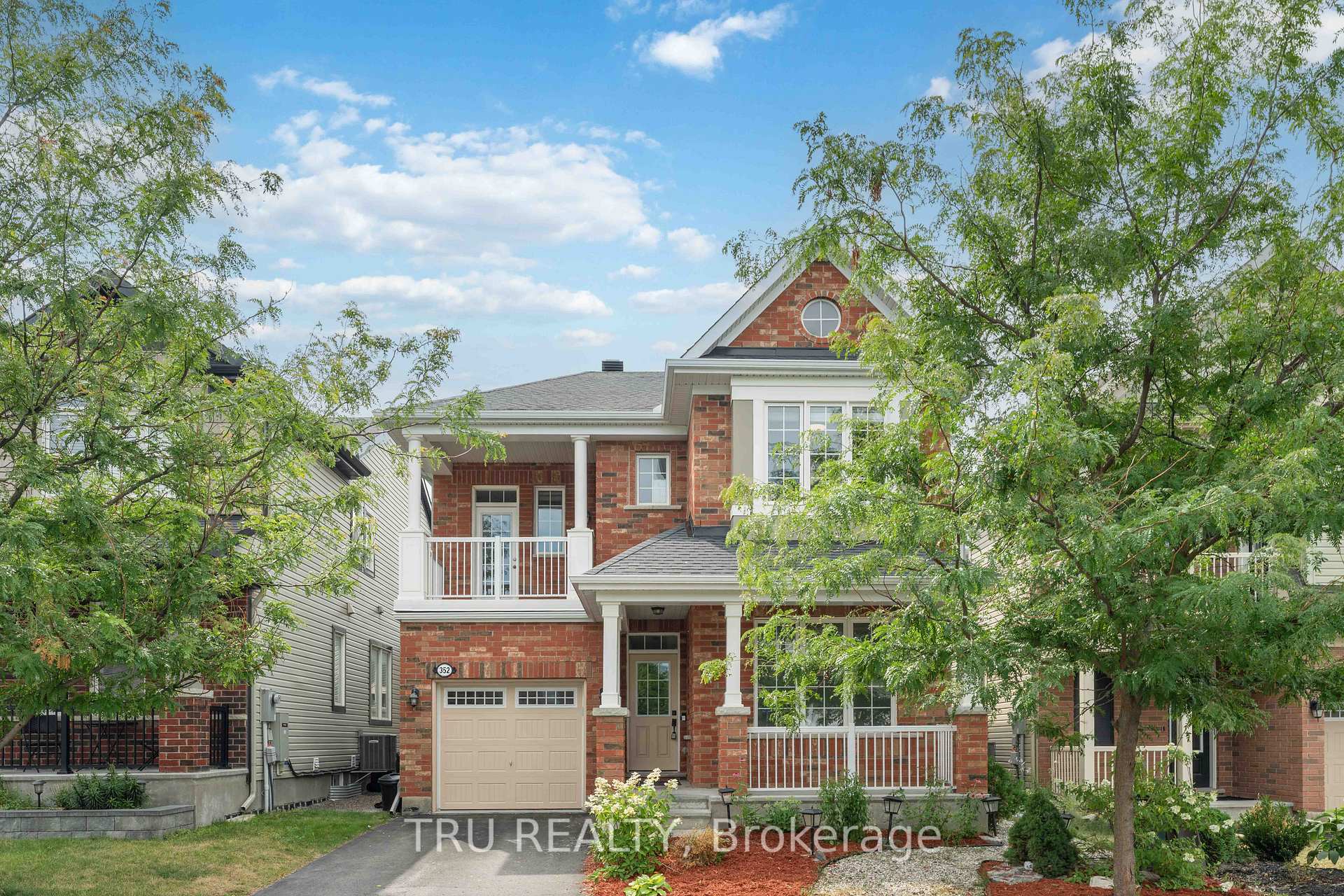 Front of 352 Meadowbreeze Drive