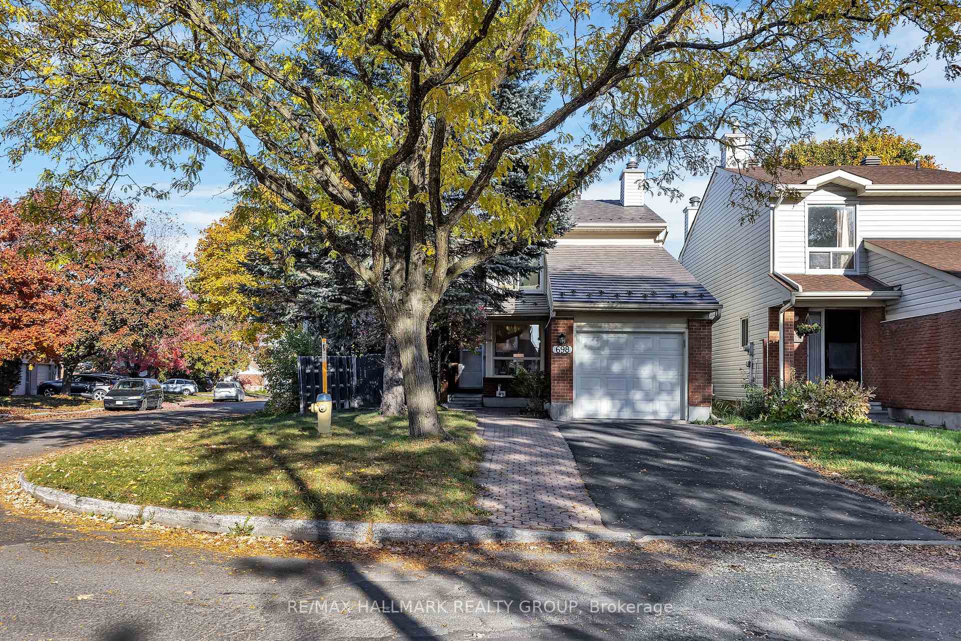 Photo 2 of 698 Malibu Terrace, Ottawa, Courtland Park — HOMEH
