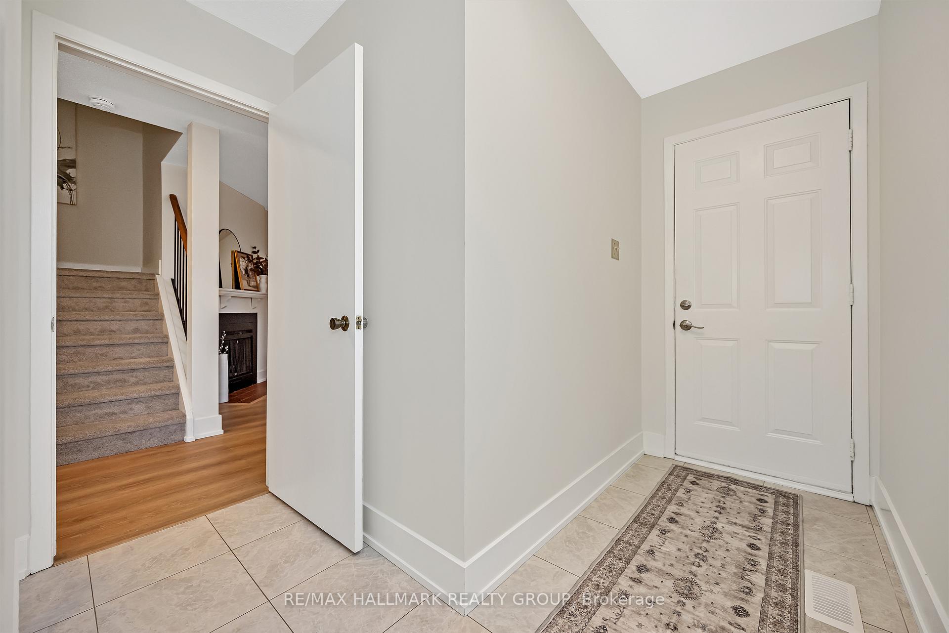 Photo 8 of 698 Malibu Terrace, Ottawa, Courtland Park — HOMEH