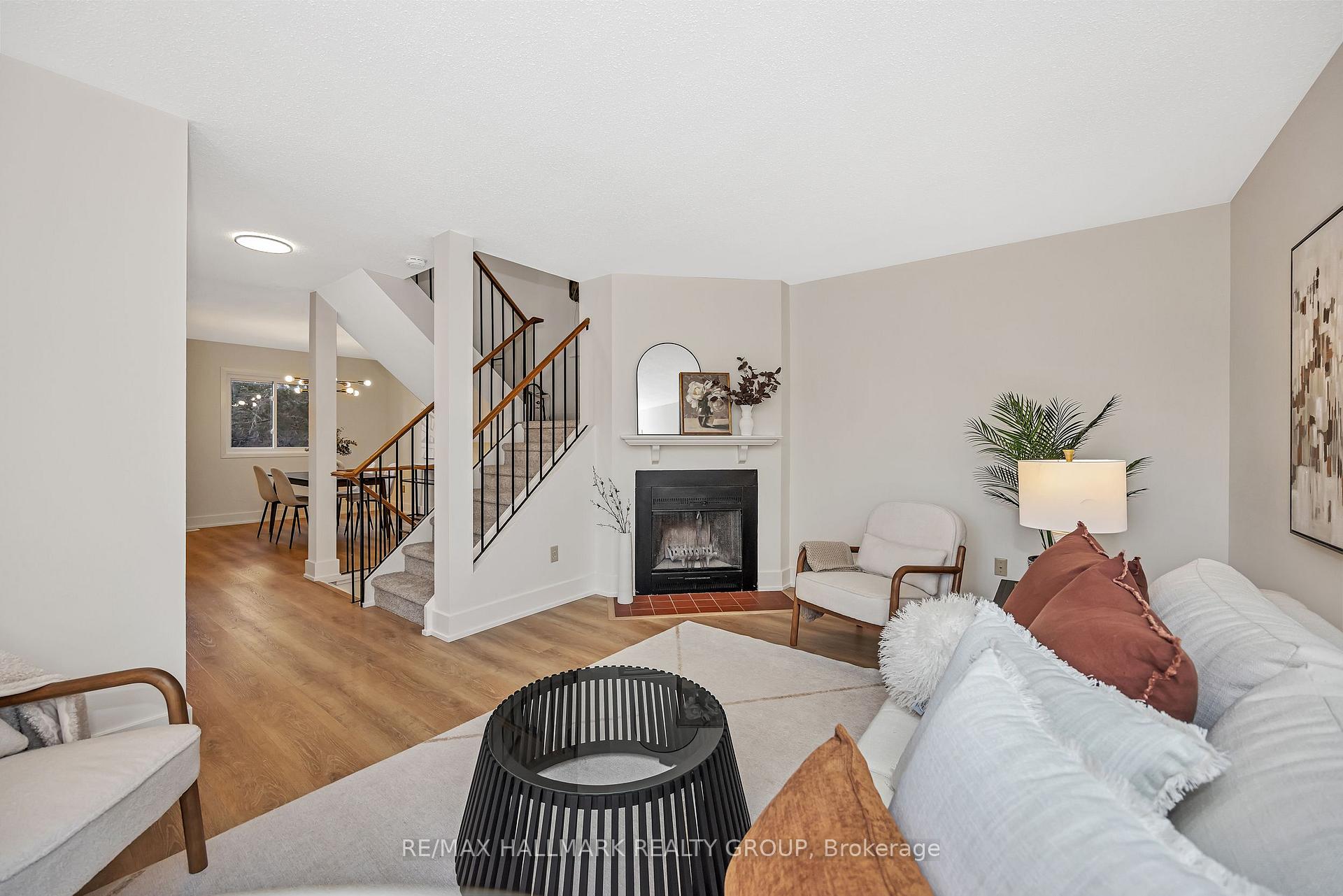 Photo 10 of 698 Malibu Terrace, Ottawa, Courtland Park — HOMEH