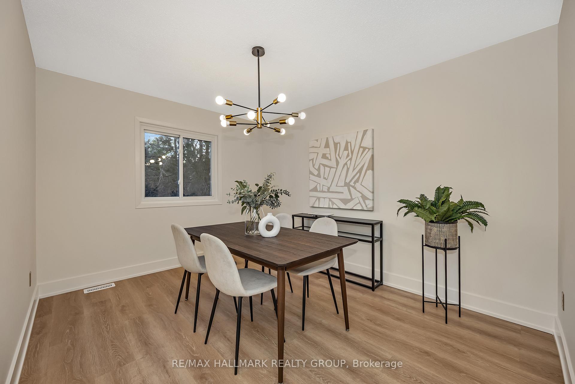 Photo 11 of 698 Malibu Terrace, Ottawa, Courtland Park — HOMEH