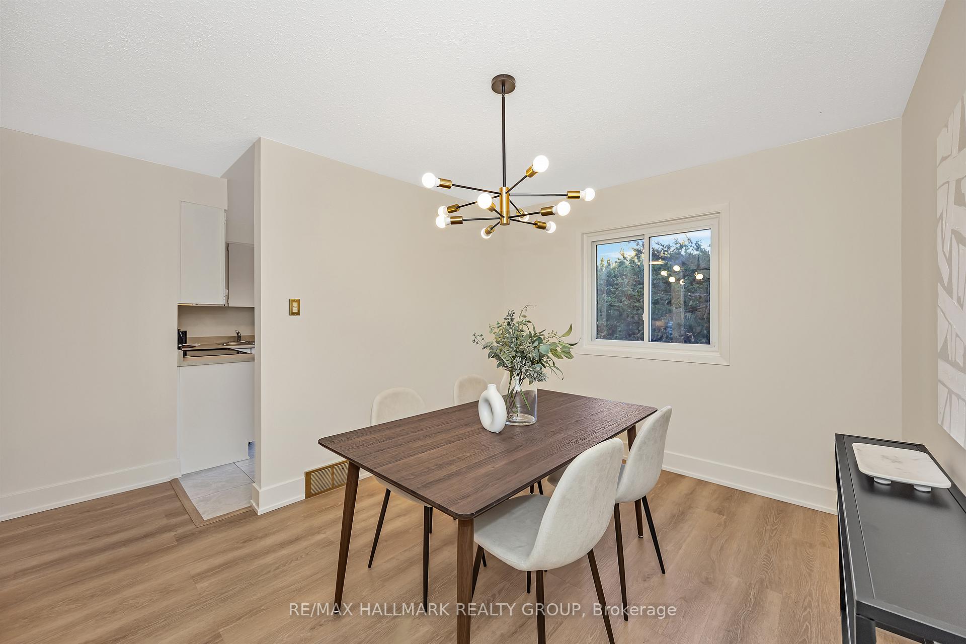 Photo 12 of 698 Malibu Terrace, Ottawa, Courtland Park — HOMEH