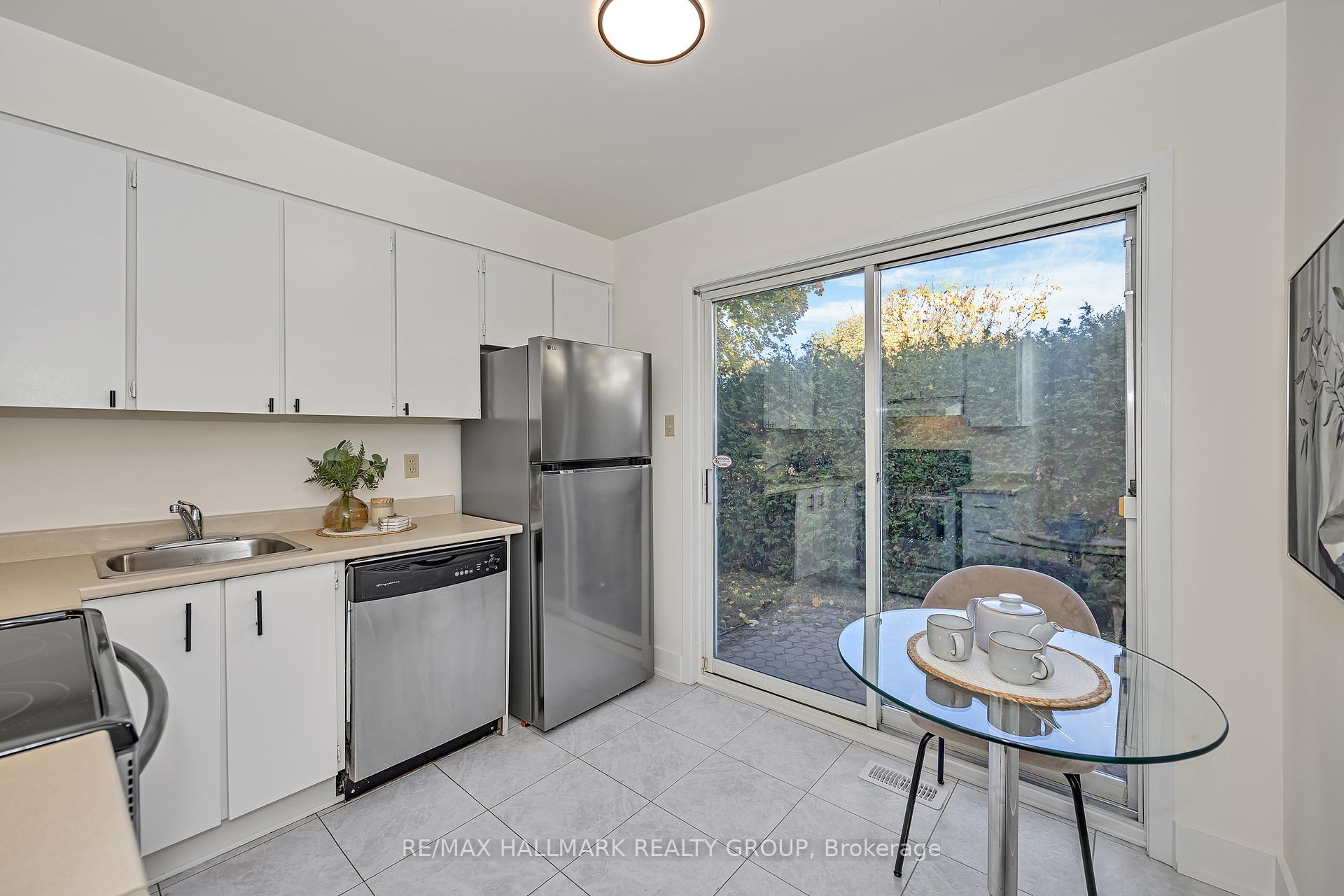 Photo 14 of 698 Malibu Terrace, Ottawa, Courtland Park — HOMEH
