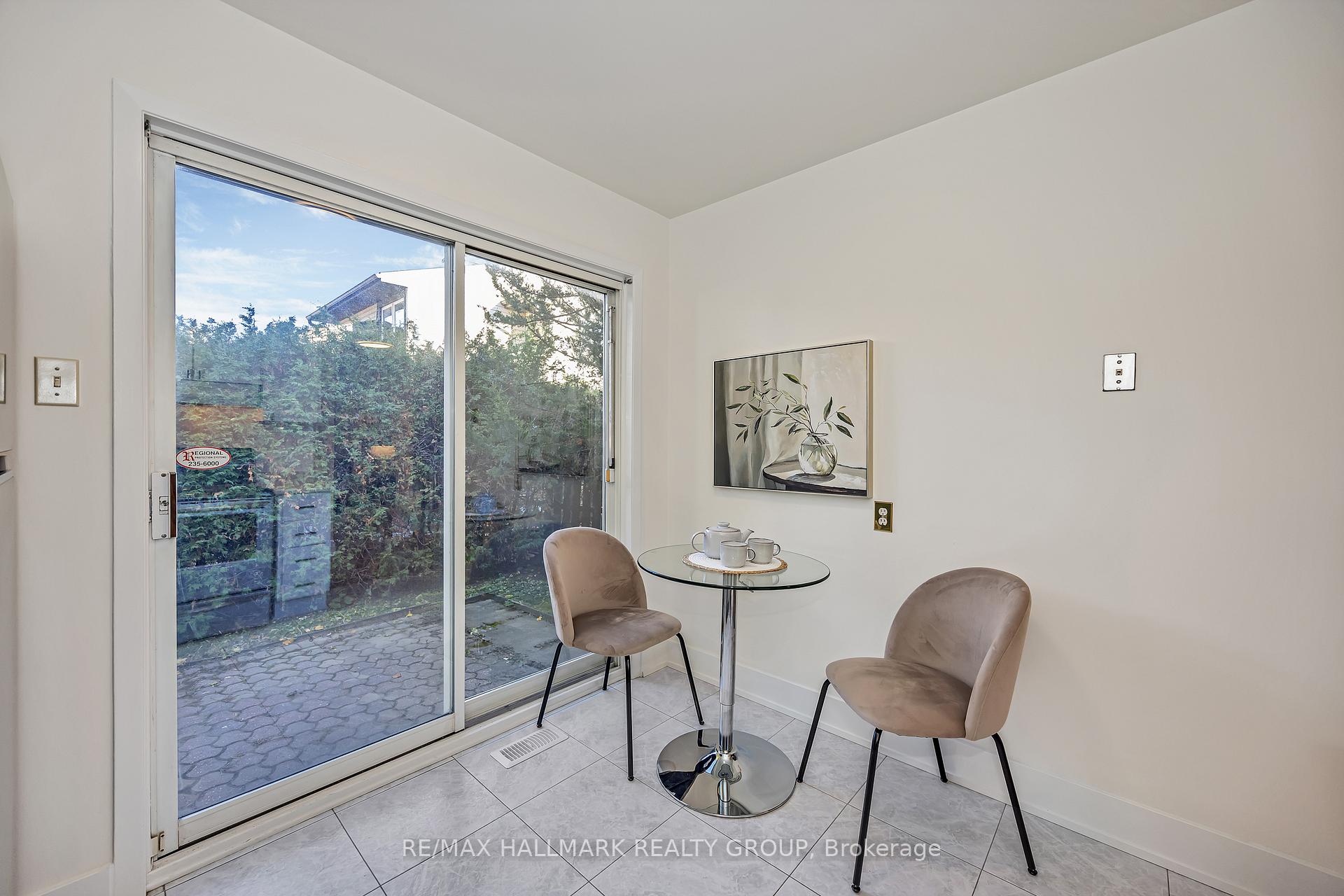 Photo 17 of 698 Malibu Terrace, Ottawa, Courtland Park — HOMEH