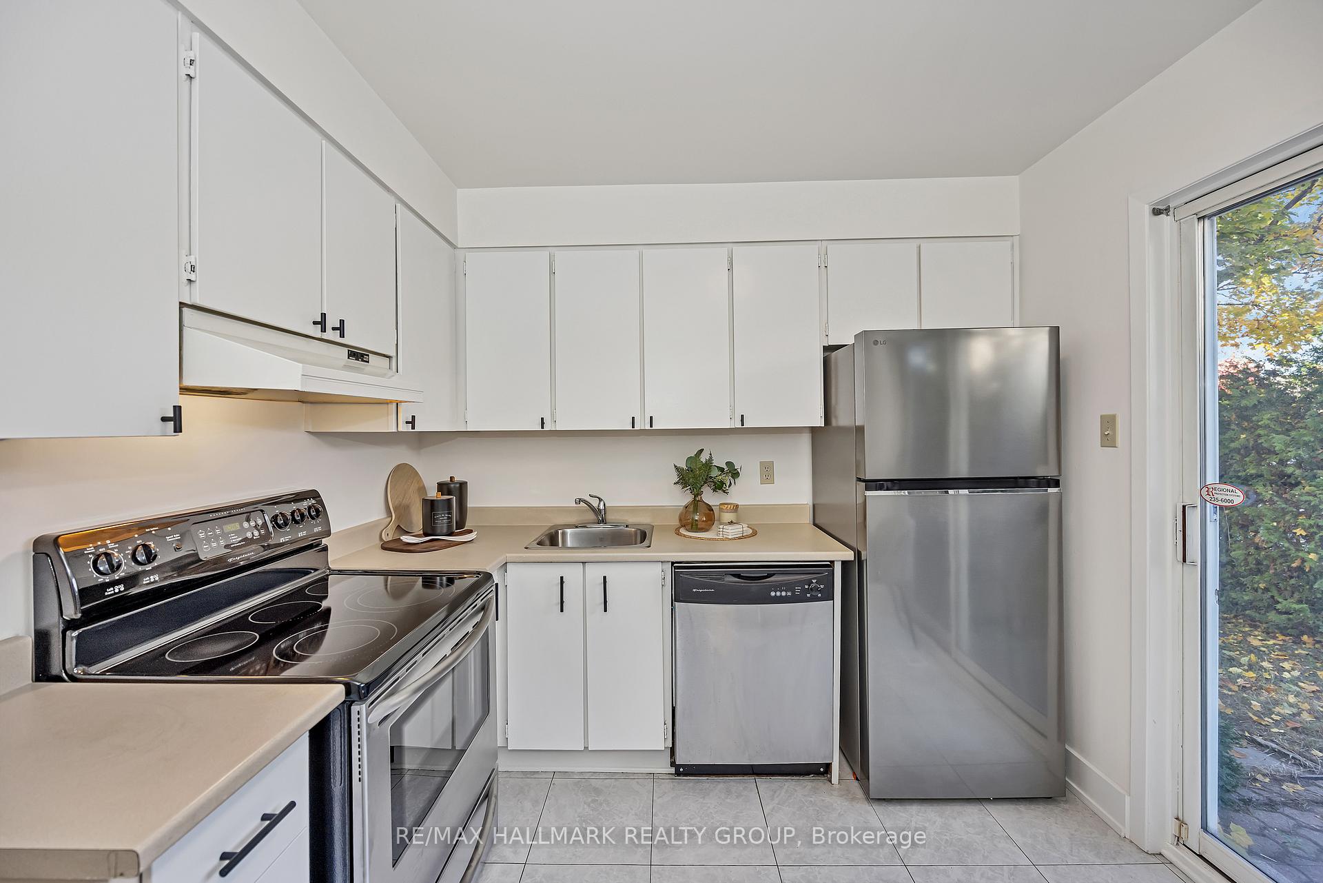 Photo 18 of 698 Malibu Terrace, Ottawa, Courtland Park — HOMEH