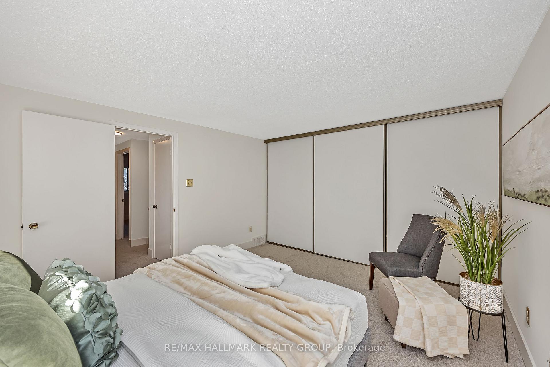 Photo 24 of 698 Malibu Terrace, Ottawa, Courtland Park — HOMEH