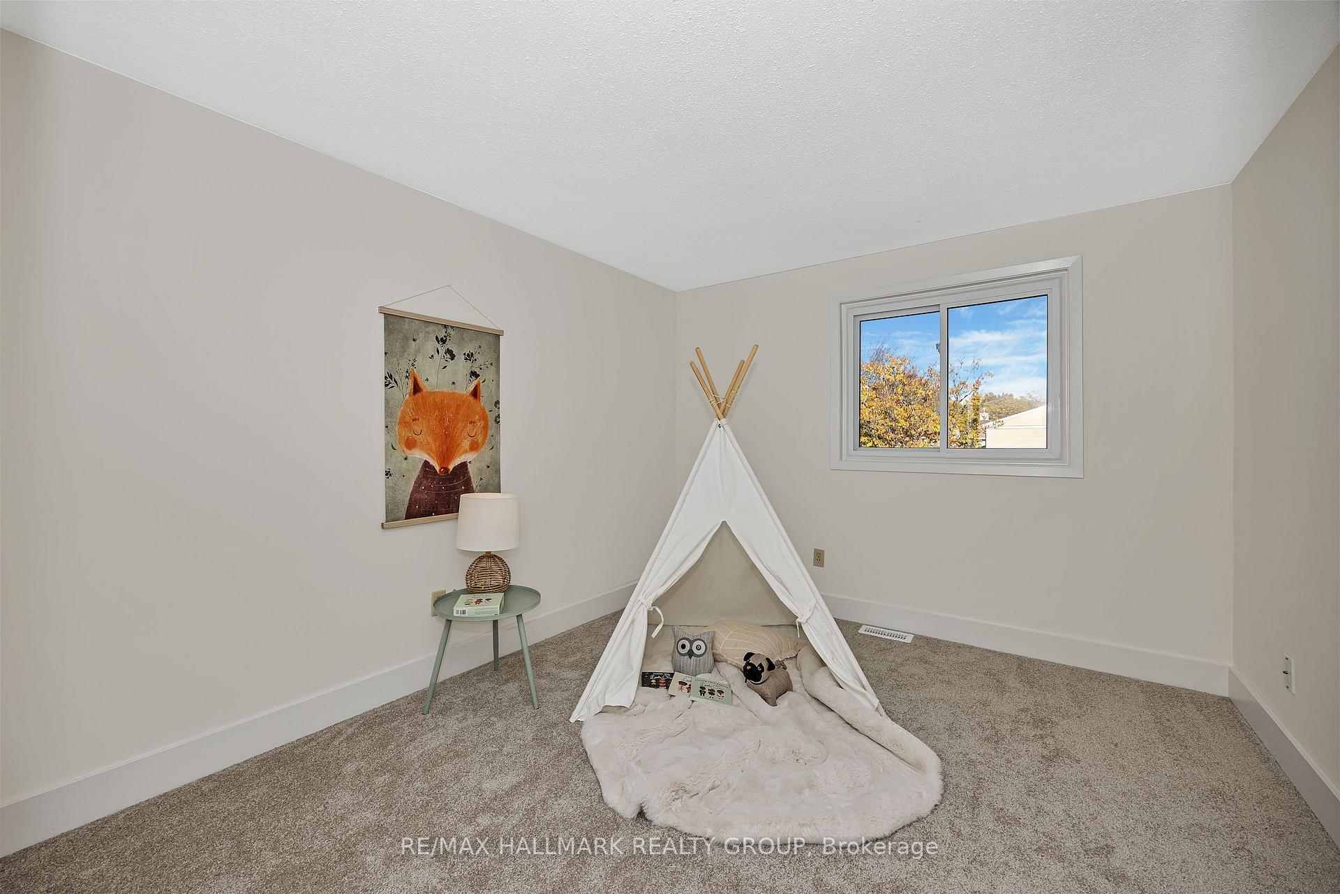 Photo 25 of 698 Malibu Terrace, Ottawa, Courtland Park — HOMEH