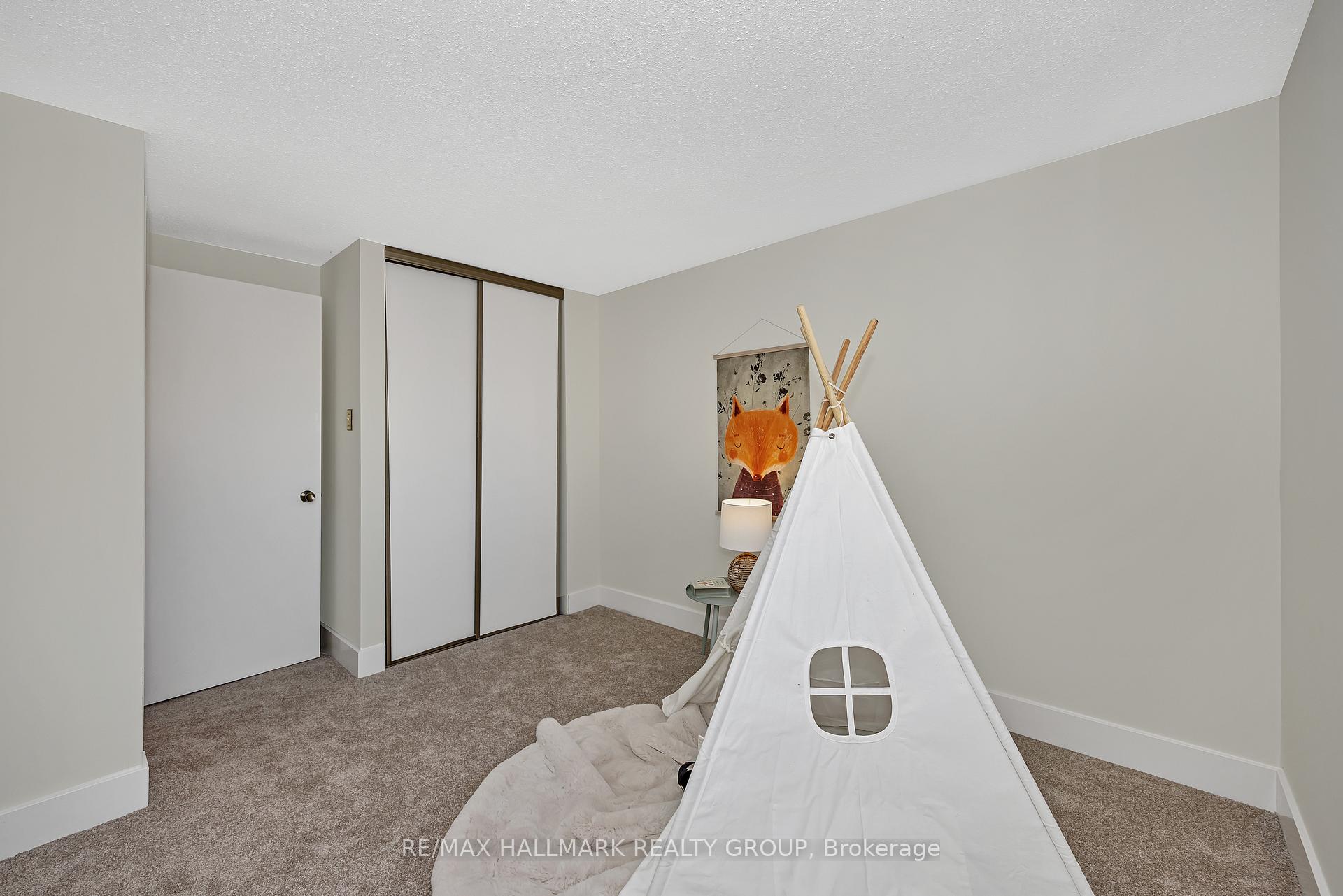 Photo 26 of 698 Malibu Terrace, Ottawa, Courtland Park — HOMEH