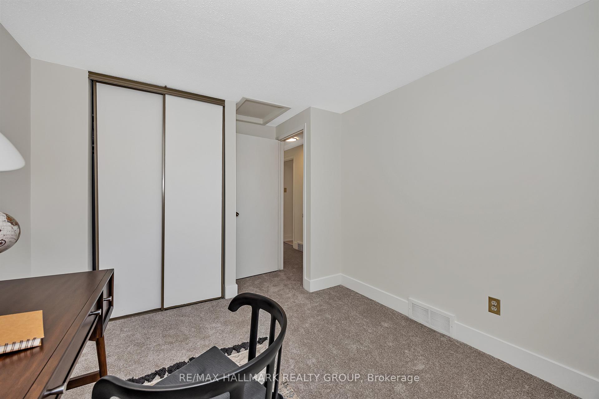 Photo 30 of 698 Malibu Terrace, Ottawa, Courtland Park — HOMEH