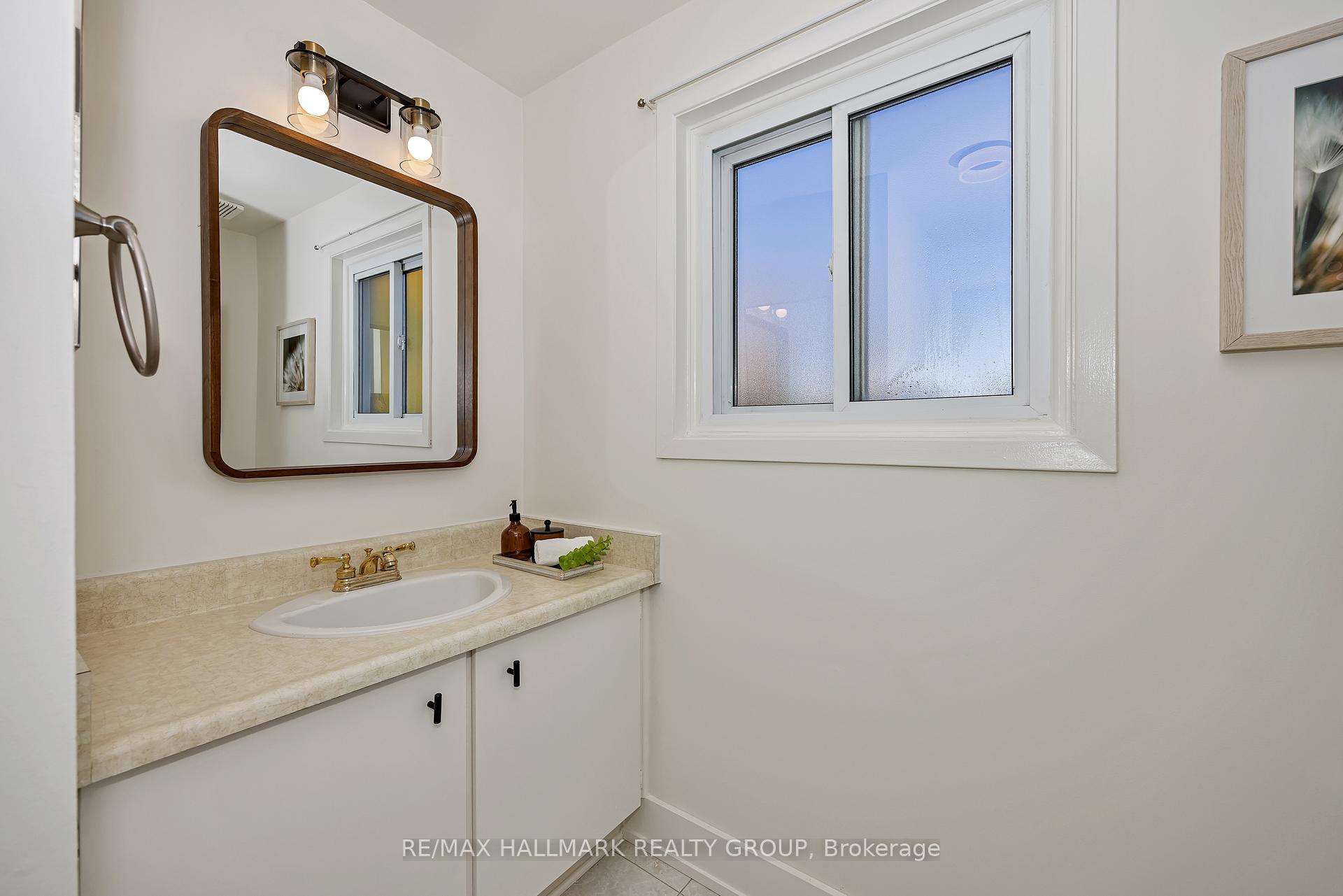 Photo 31 of 698 Malibu Terrace, Ottawa, Courtland Park — HOMEH
