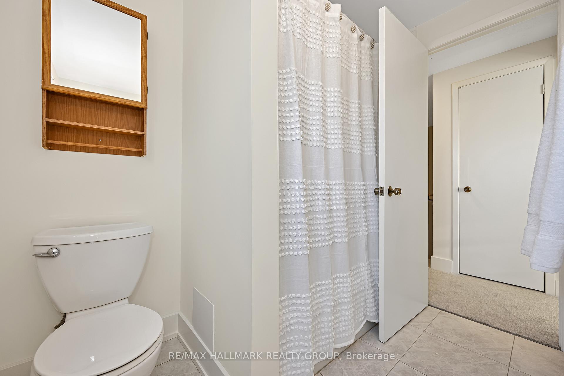Photo 32 of 698 Malibu Terrace, Ottawa, Courtland Park — HOMEH