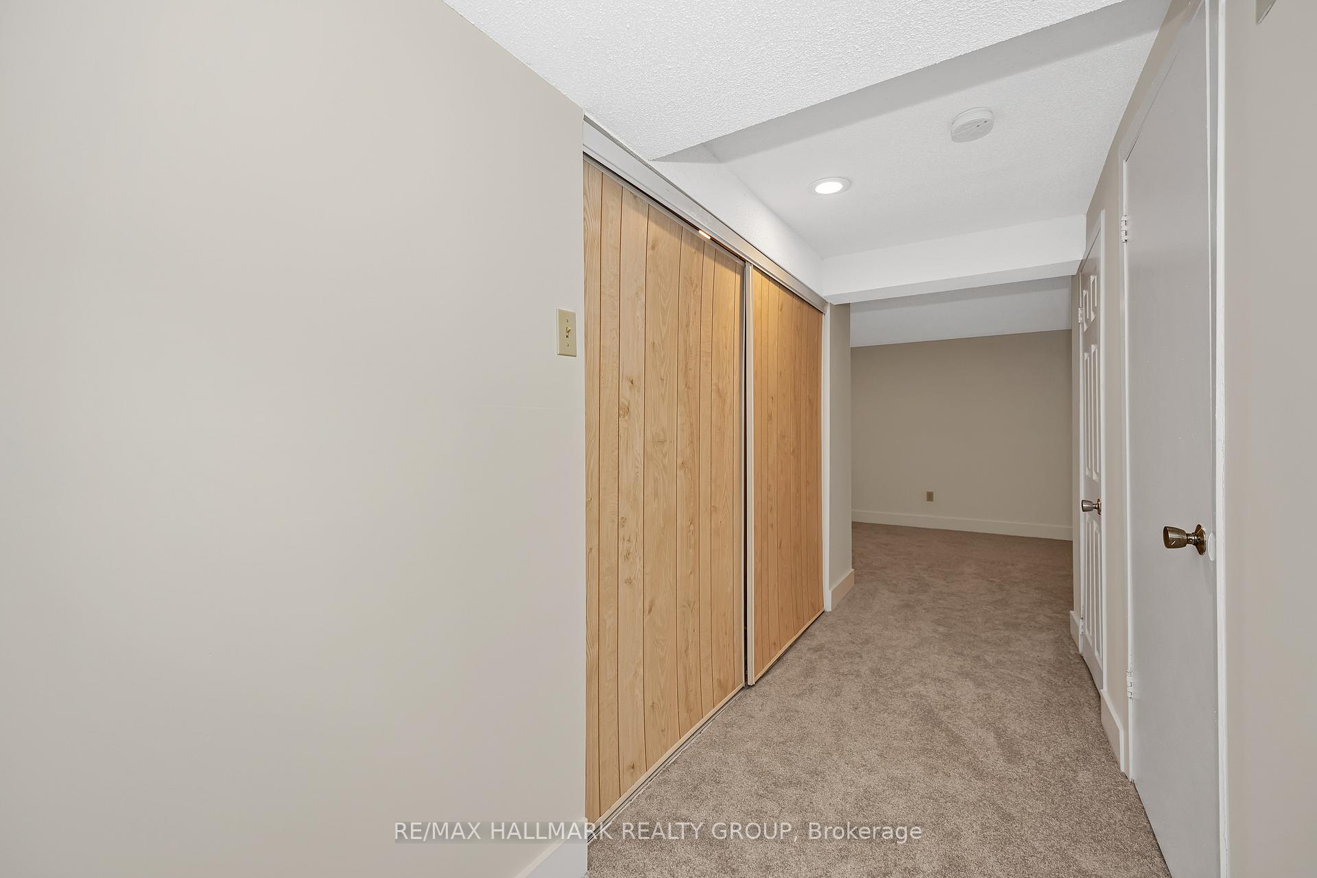 Photo 34 of 698 Malibu Terrace, Ottawa, Courtland Park — HOMEH