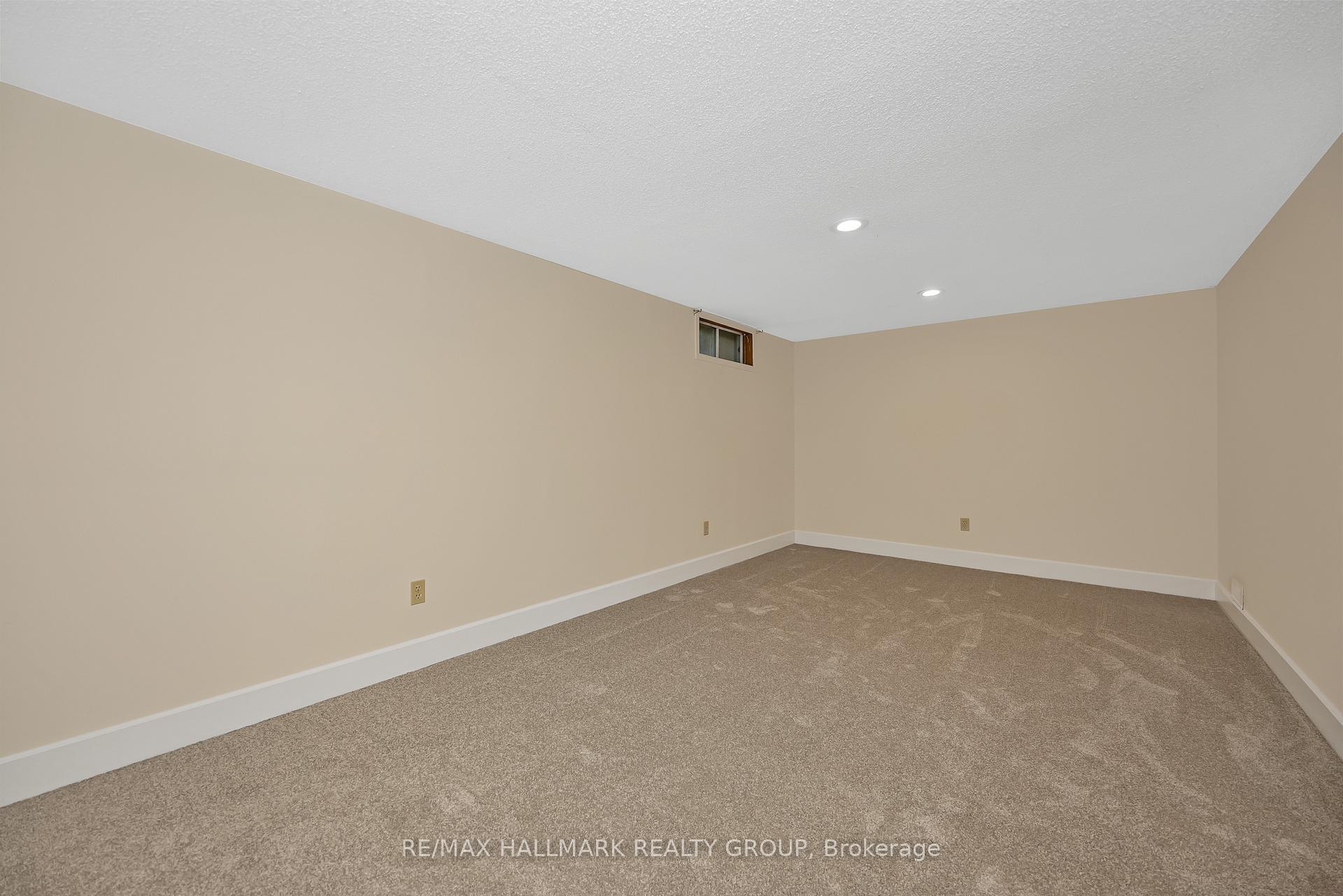 Photo 35 of 698 Malibu Terrace, Ottawa, Courtland Park — HOMEH