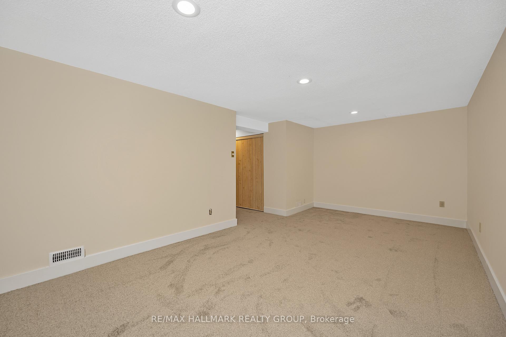 Photo 36 of 698 Malibu Terrace, Ottawa, Courtland Park — HOMEH