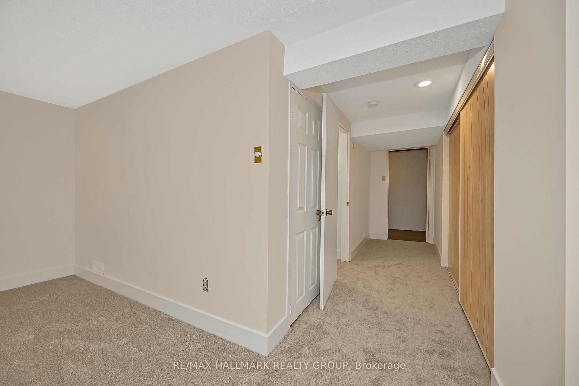 Photo 38 of 698 Malibu Terrace, Ottawa, Courtland Park — HOMEH