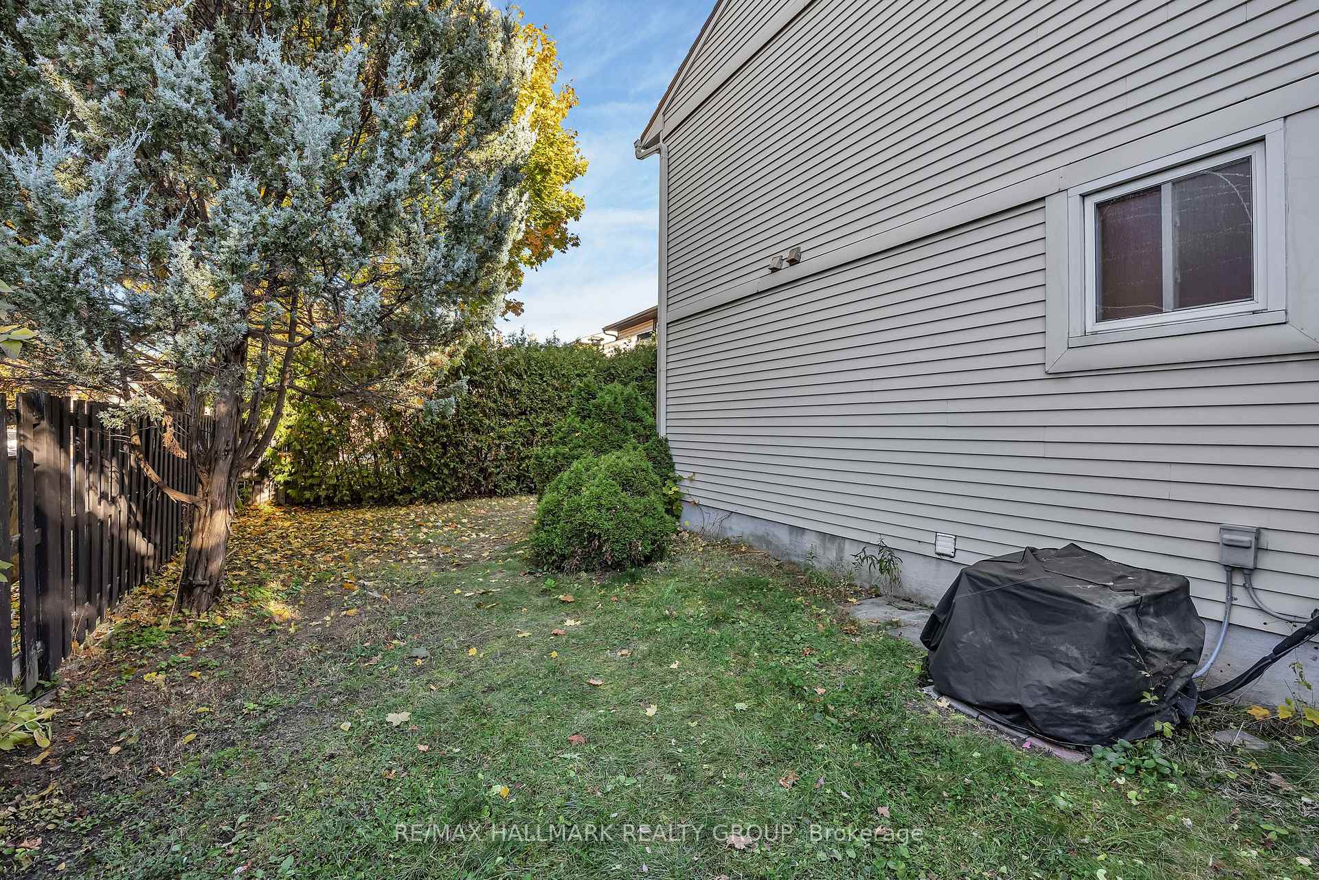 Photo 42 of 698 Malibu Terrace, Ottawa, Courtland Park — HOMEH