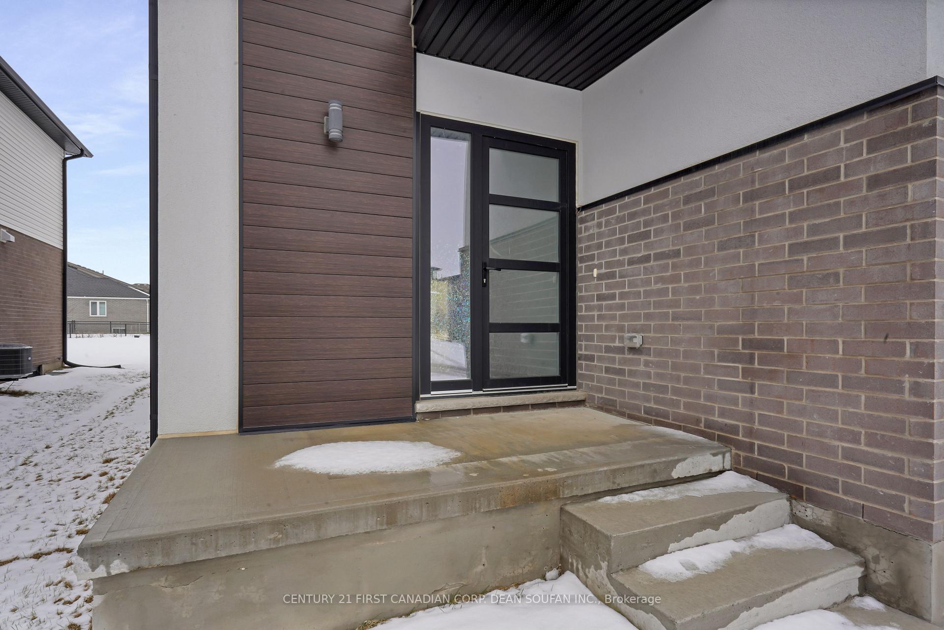 Photo 3 of 60 Poole Crescent, Middlesex Centre, Kilworth — HOMEH