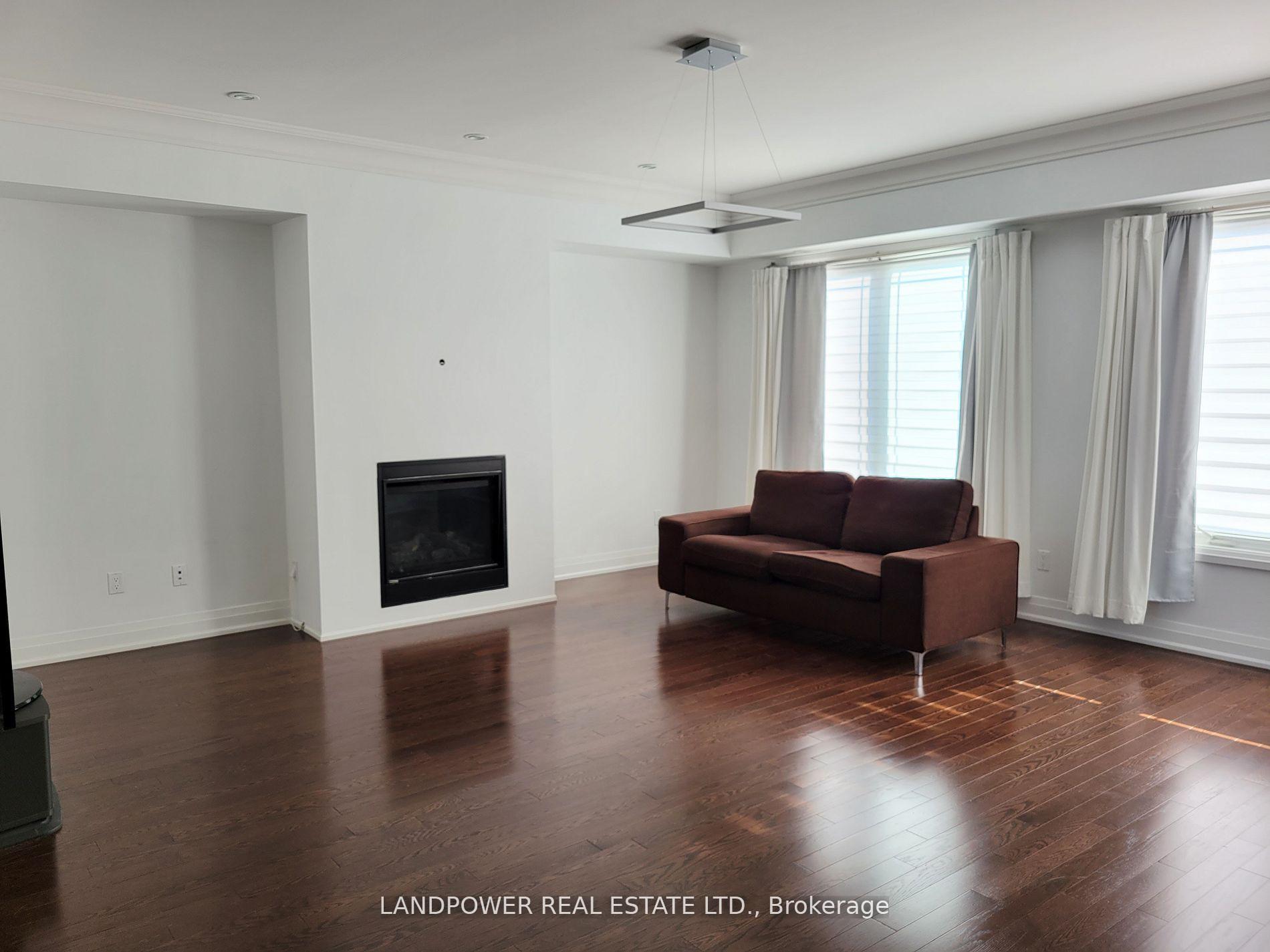Photo 2 of 11 Caseley Way, Markham, Unionville — HOMEH