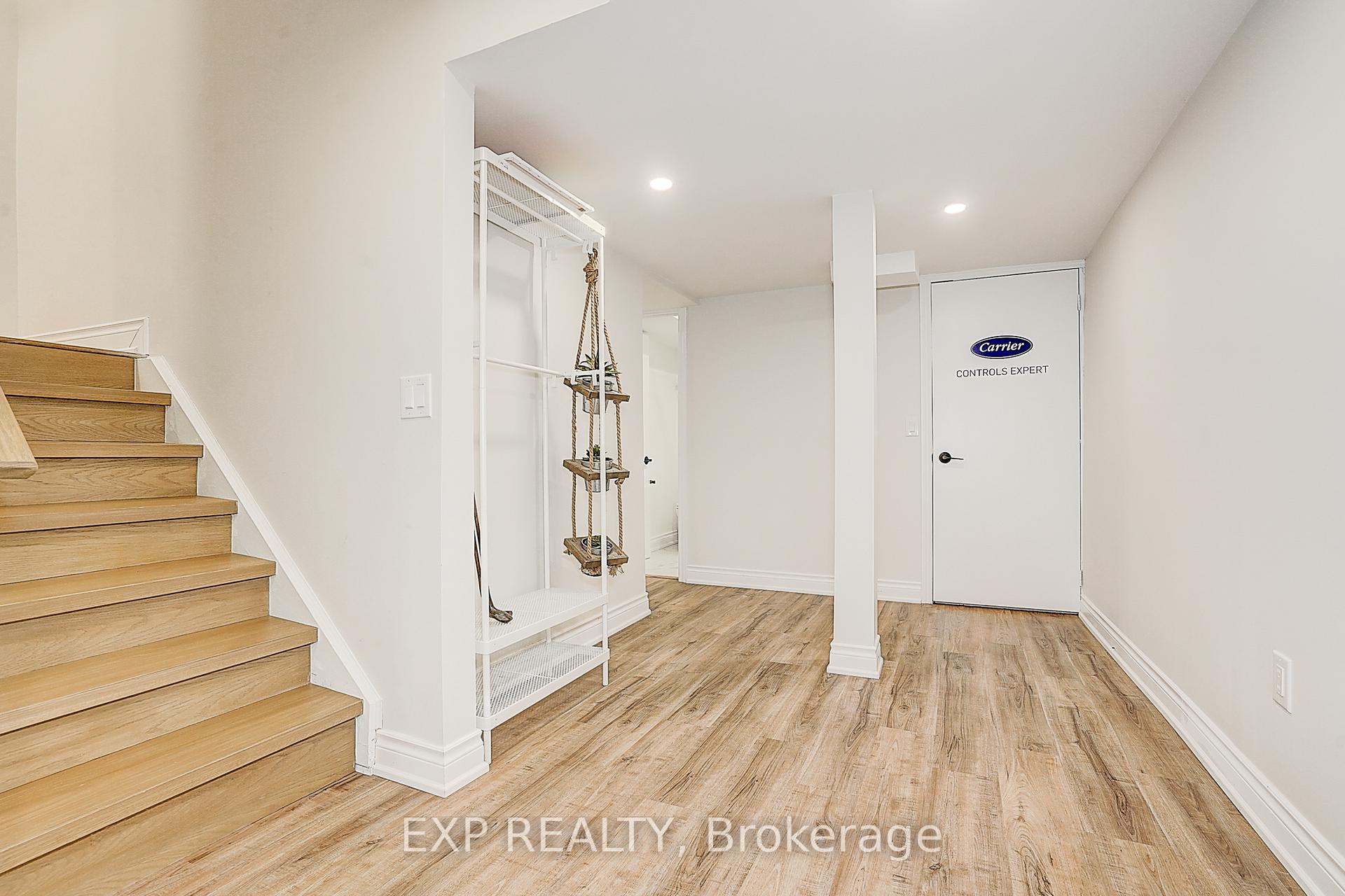 Photo 2 of 322 Stonebridge Drive, Markham, Berczy — HOMEH