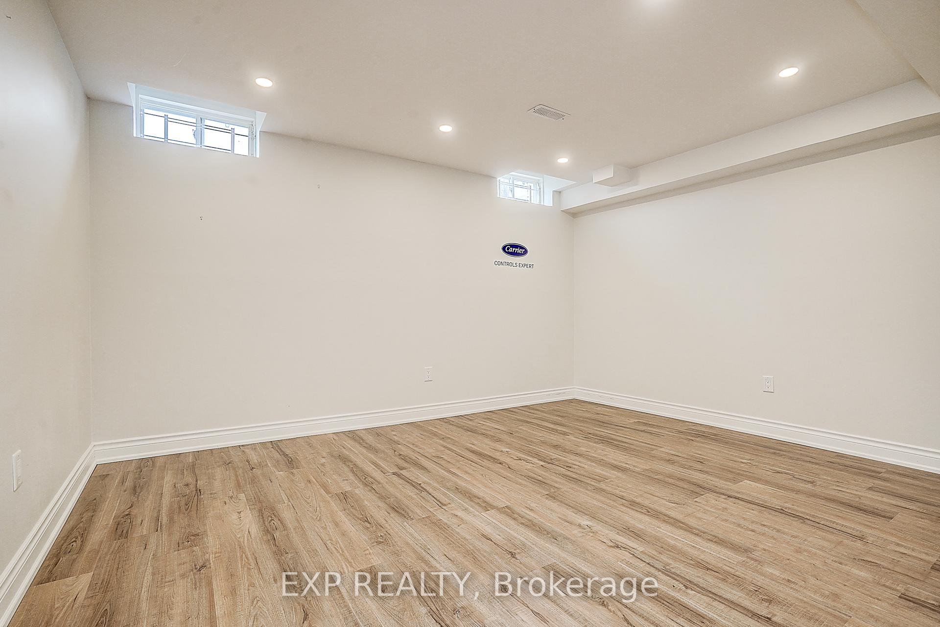 Photo 3 of 322 Stonebridge Drive, Markham, Berczy — HOMEH