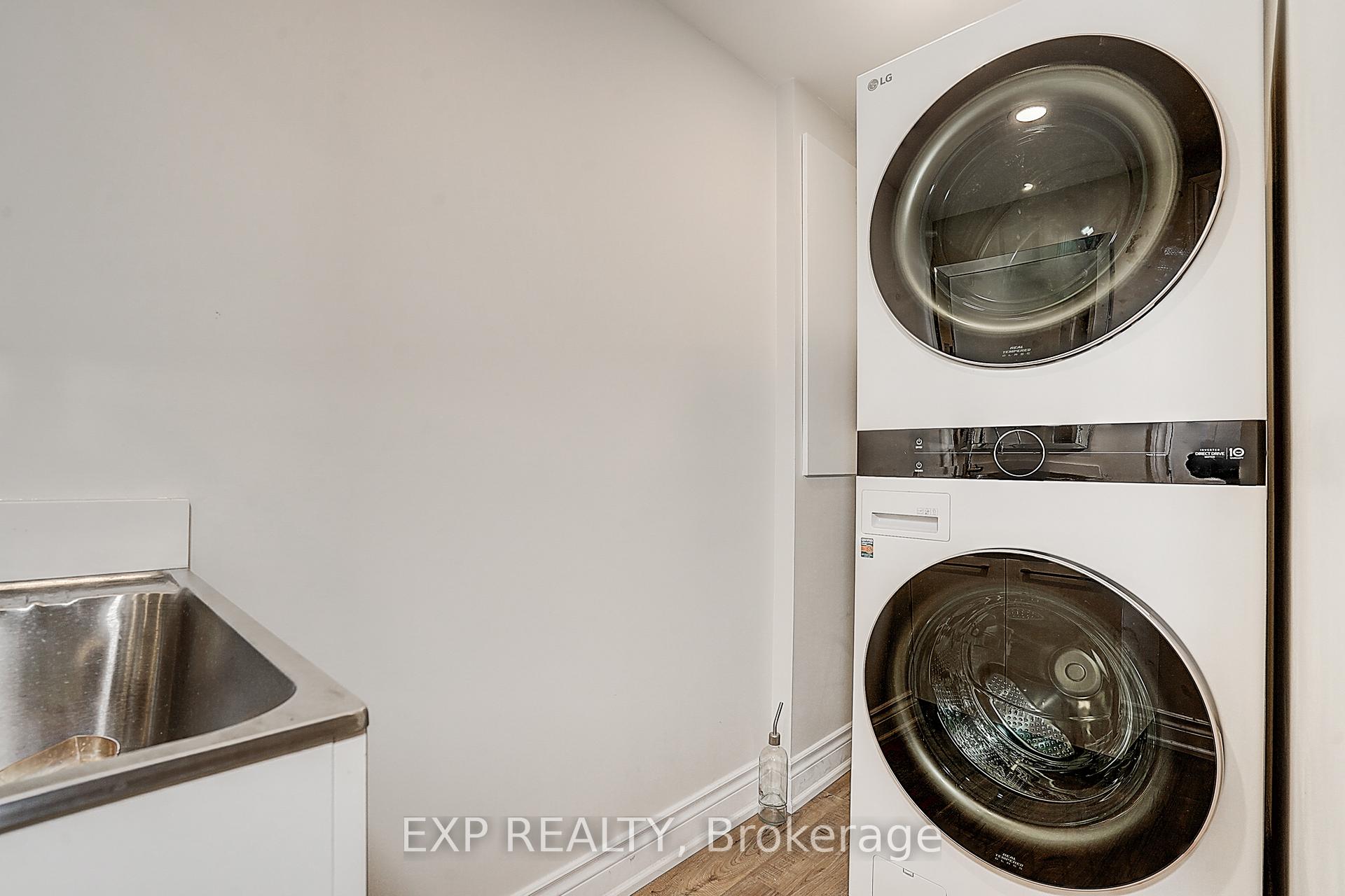 Photo 4 of 322 Stonebridge Drive, Markham, Berczy — HOMEH
